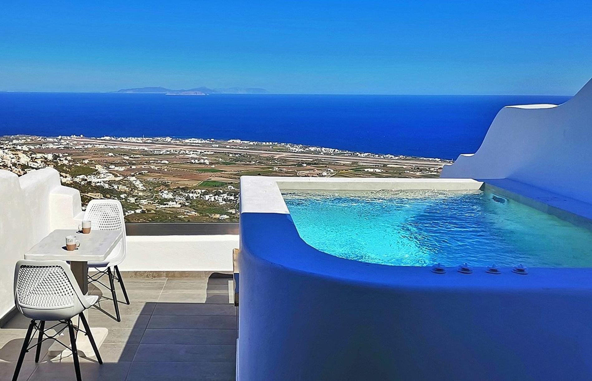 Suite with Hot Tub photo 2