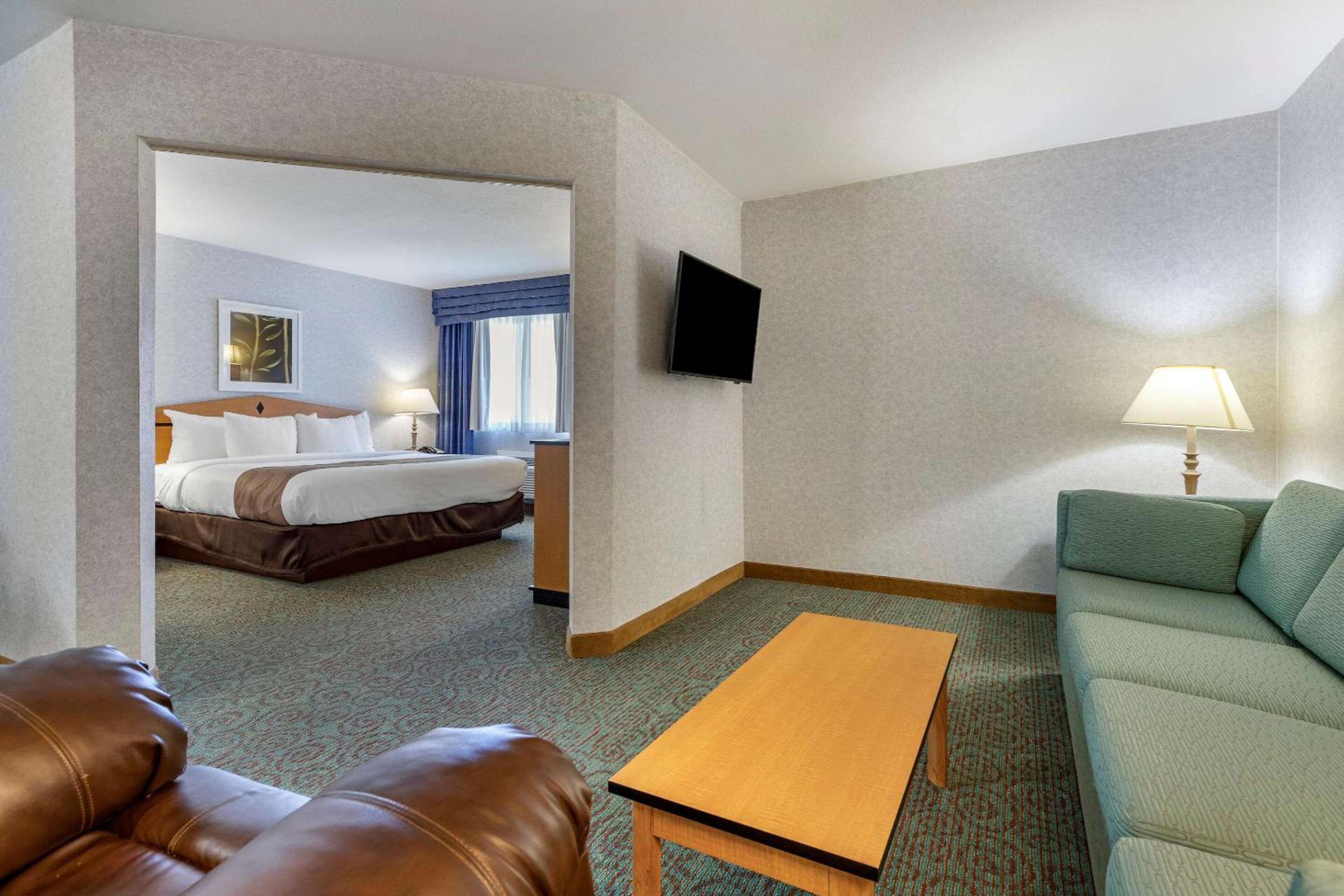 King Suite - Photo 2