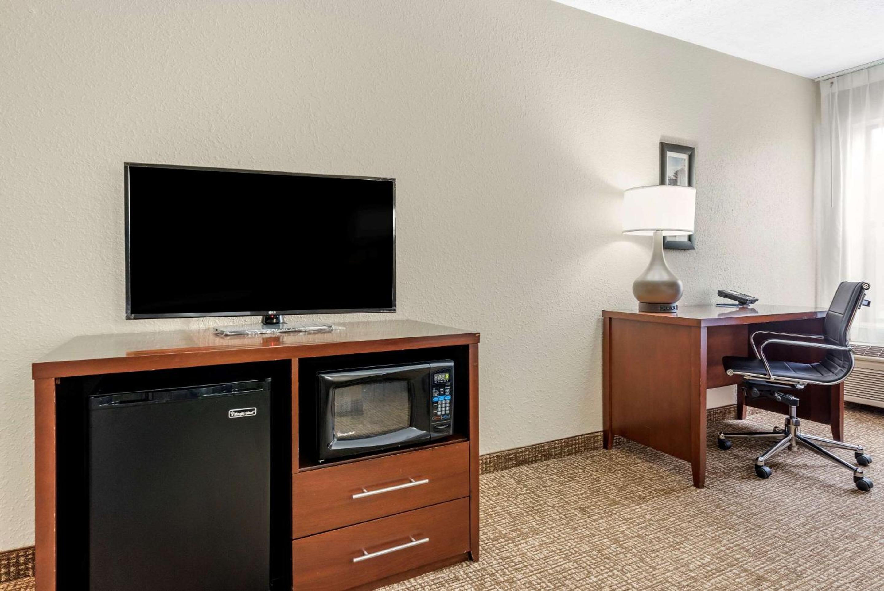 King Suite - Non Smoking - Photo 8