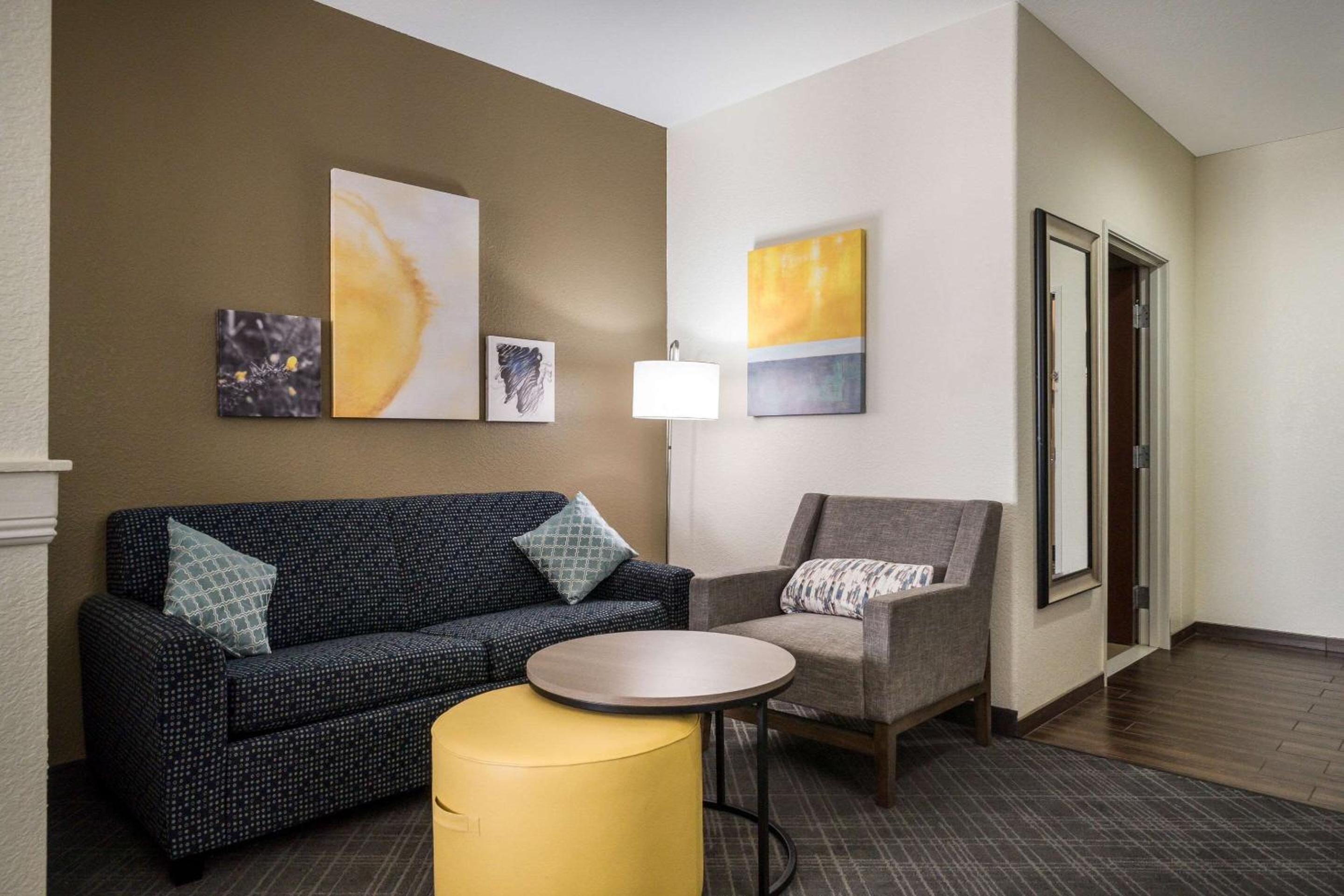 King Suite - Accessible/Non-Smoking photo 1