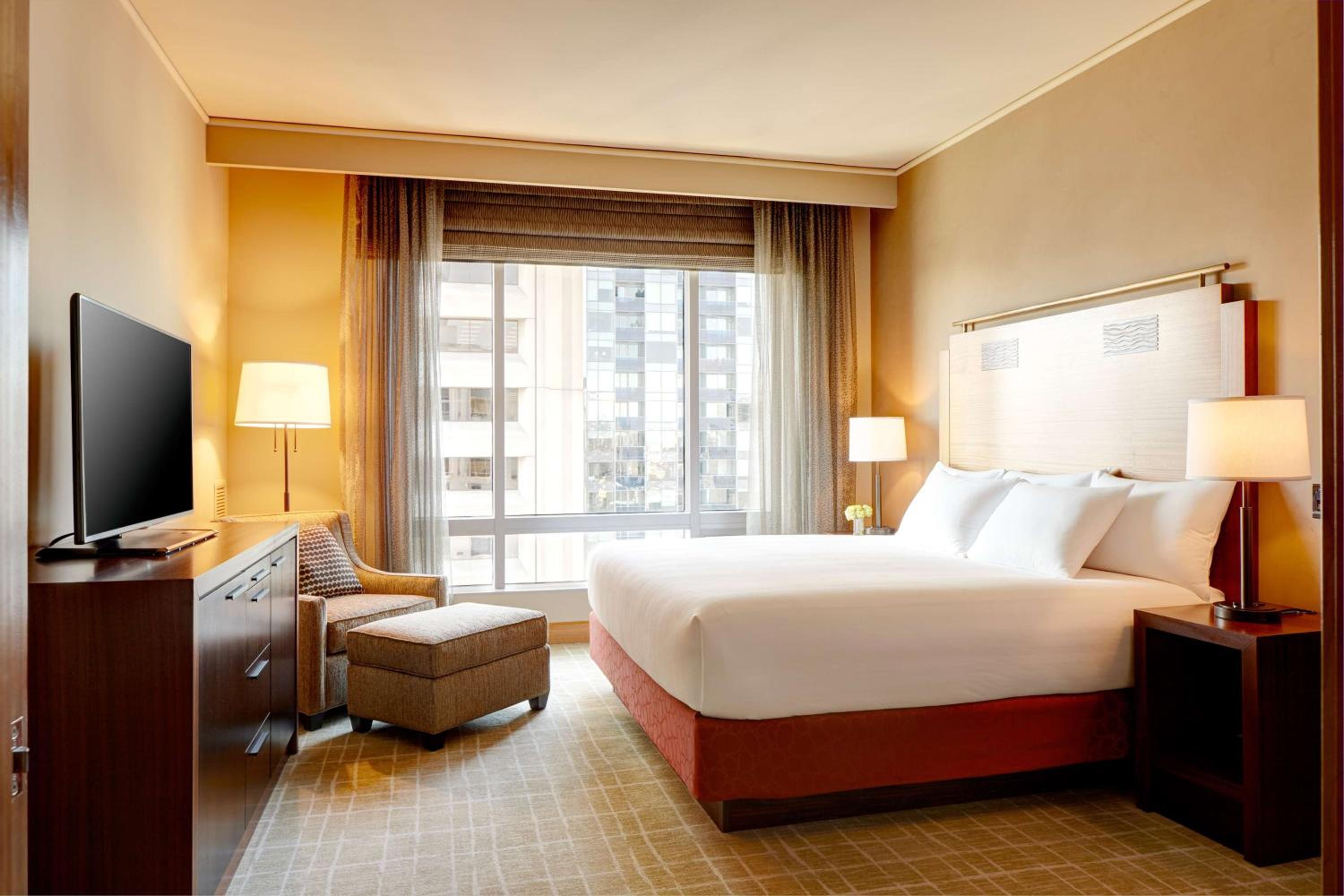 King Room with City View - Photo 8