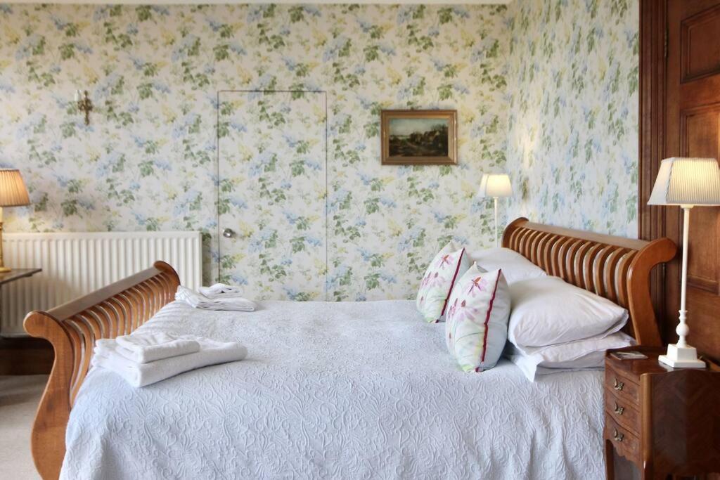 Eight-Bedroom House photo 1