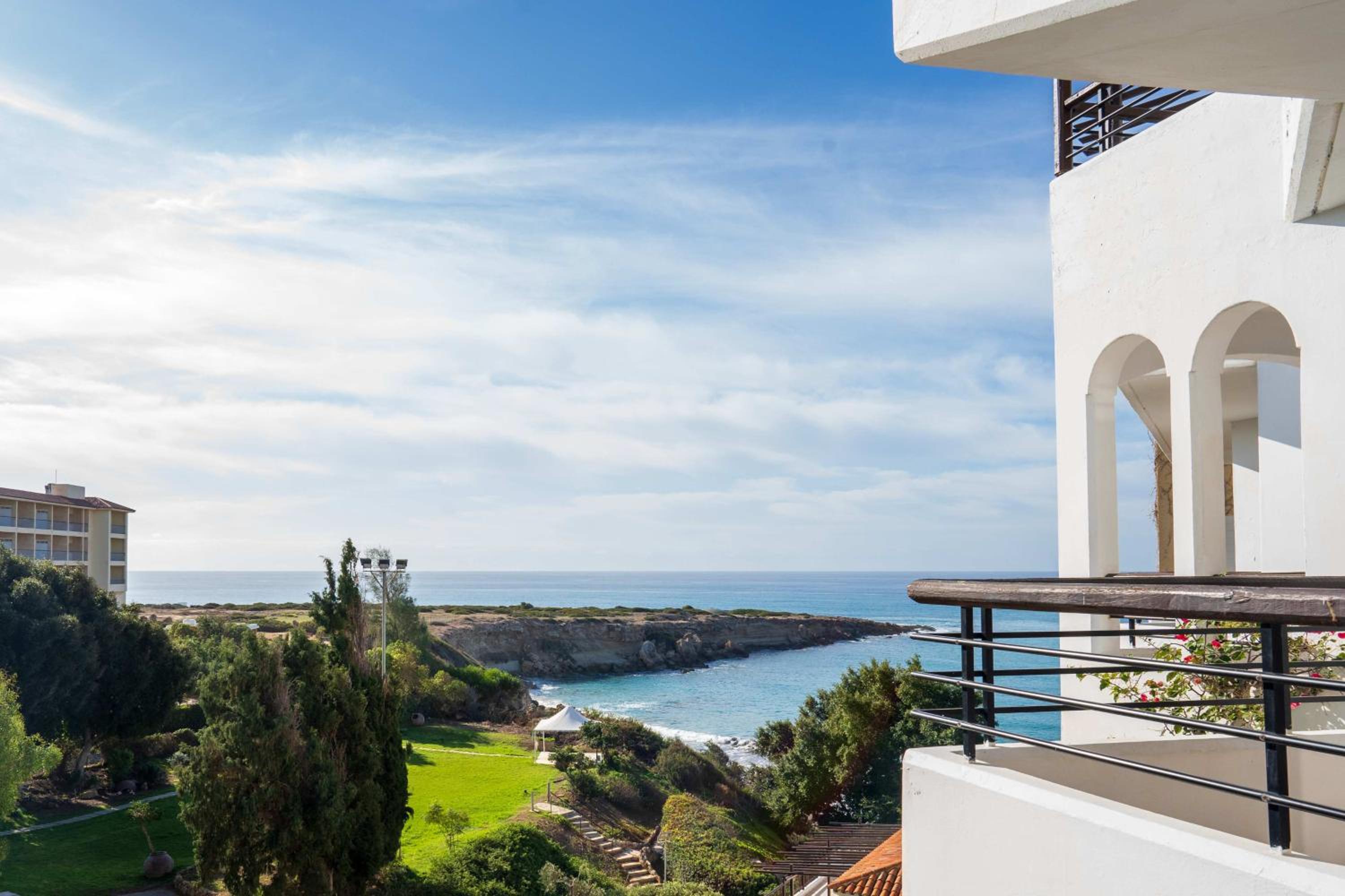 Double or Twin Room with Partial Sea View photo 2