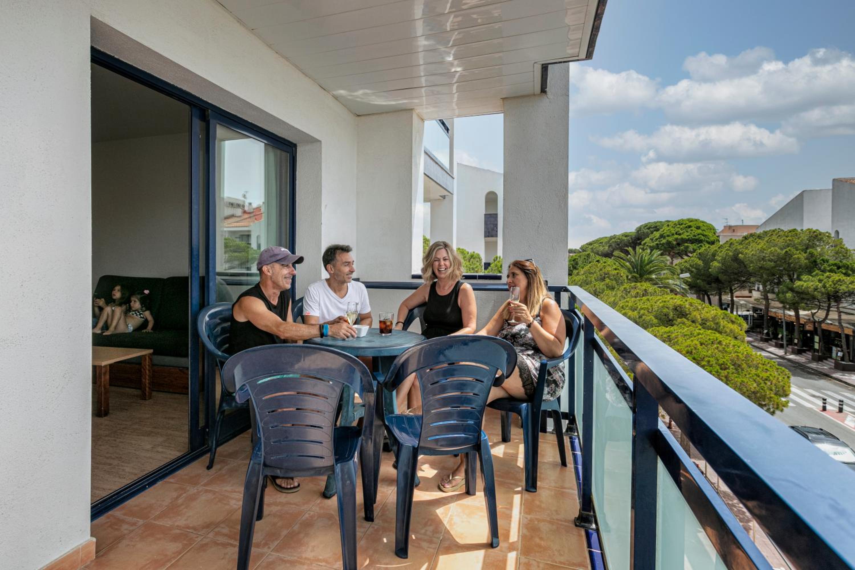 Three-Bedroom Apartment with Balcony photo 3