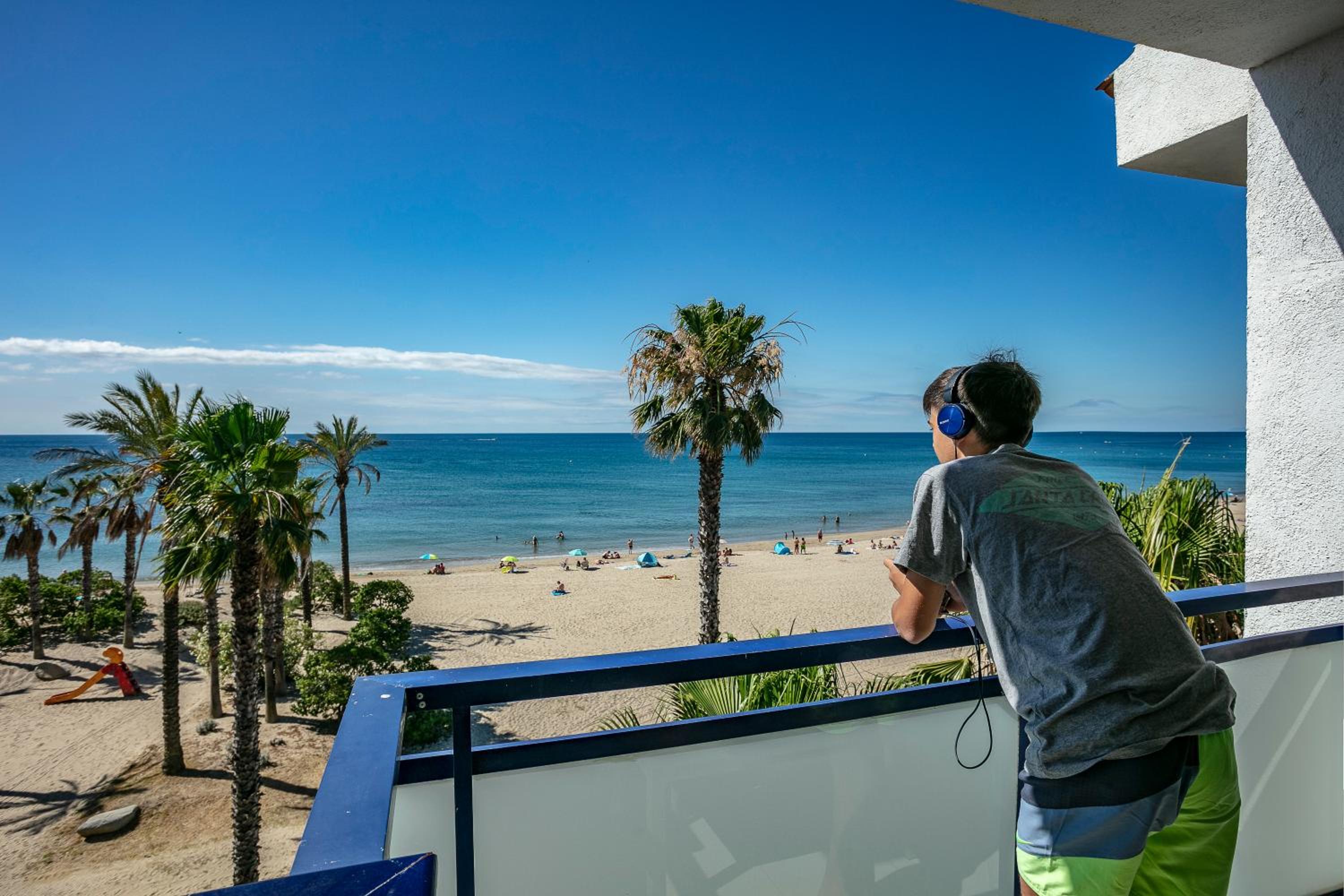  One-Bedroom Apartment with Sea View photo 2