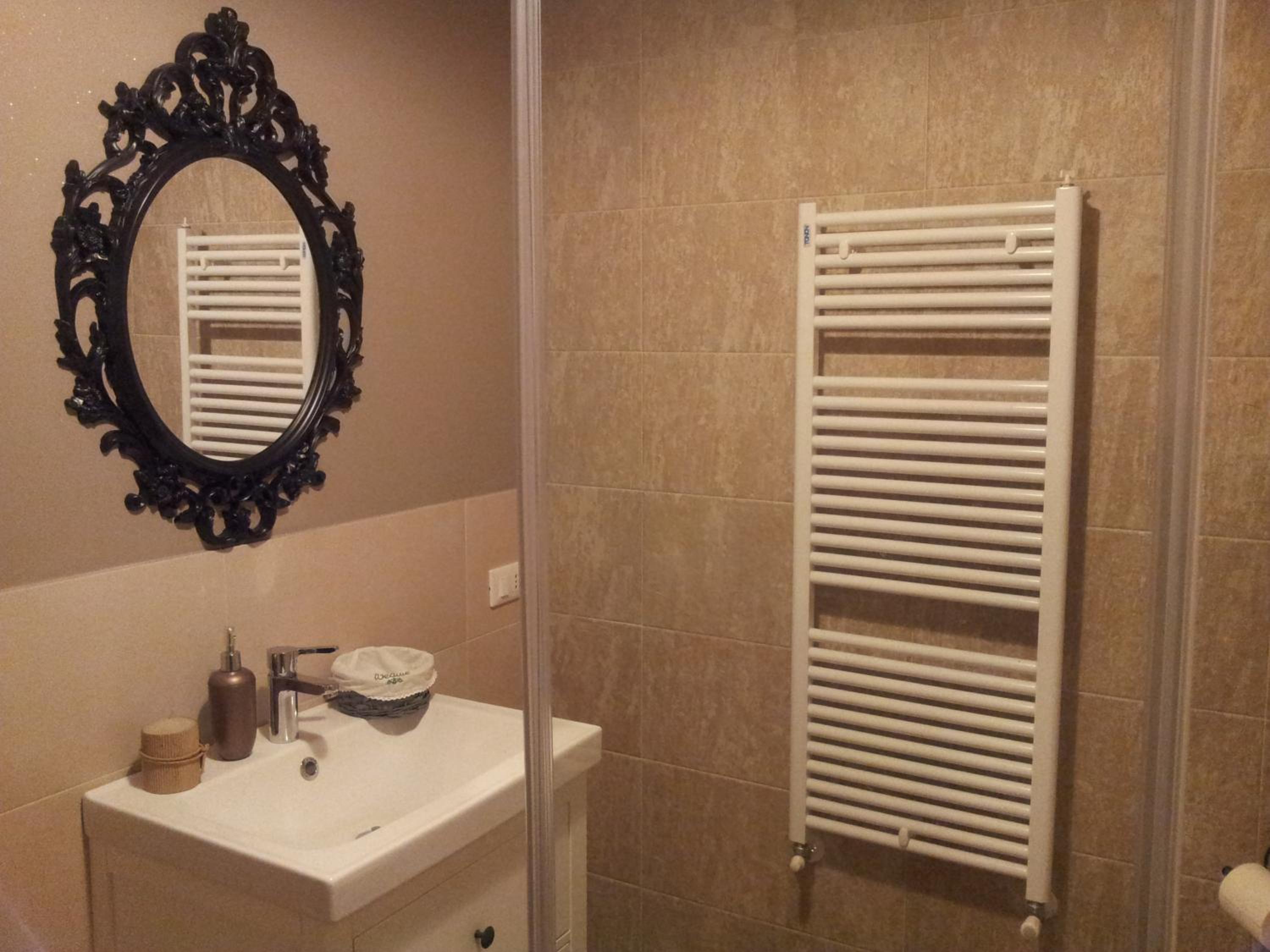 Double or Twin Room - Photo 4