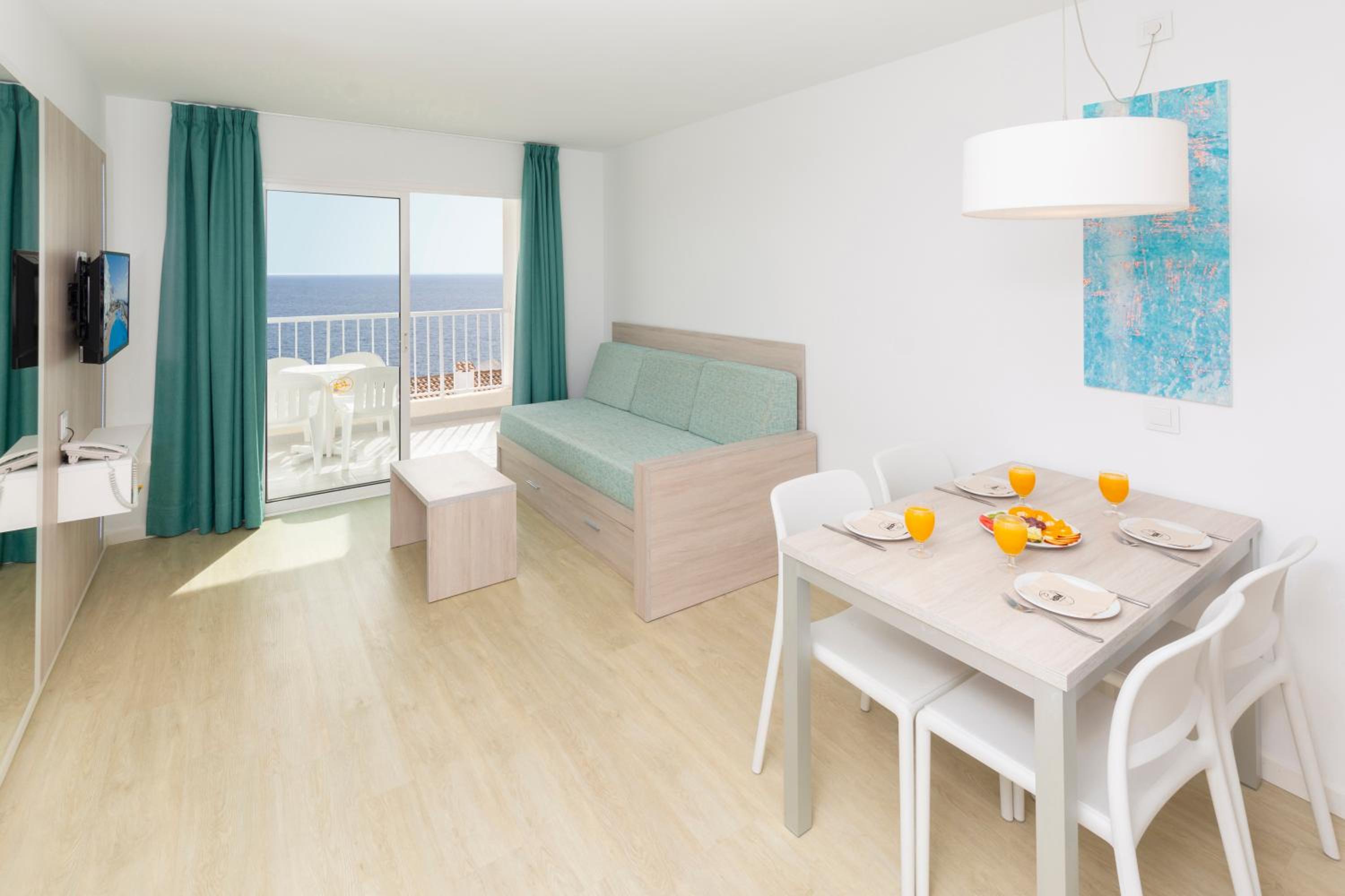 One-Bedroom Apartment with Sea View (2Adults + 2Children)