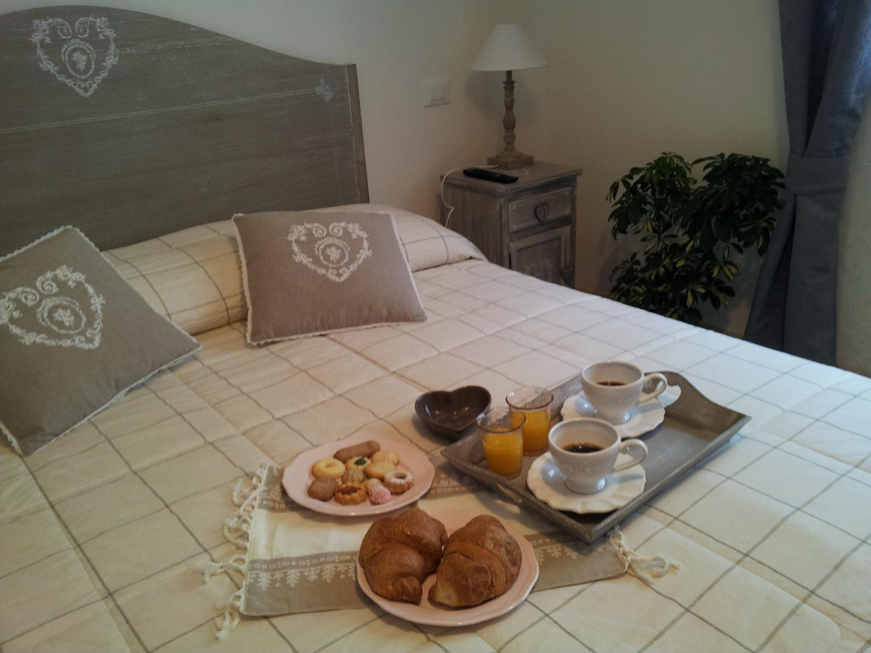 Double or Twin Room - Photo 6