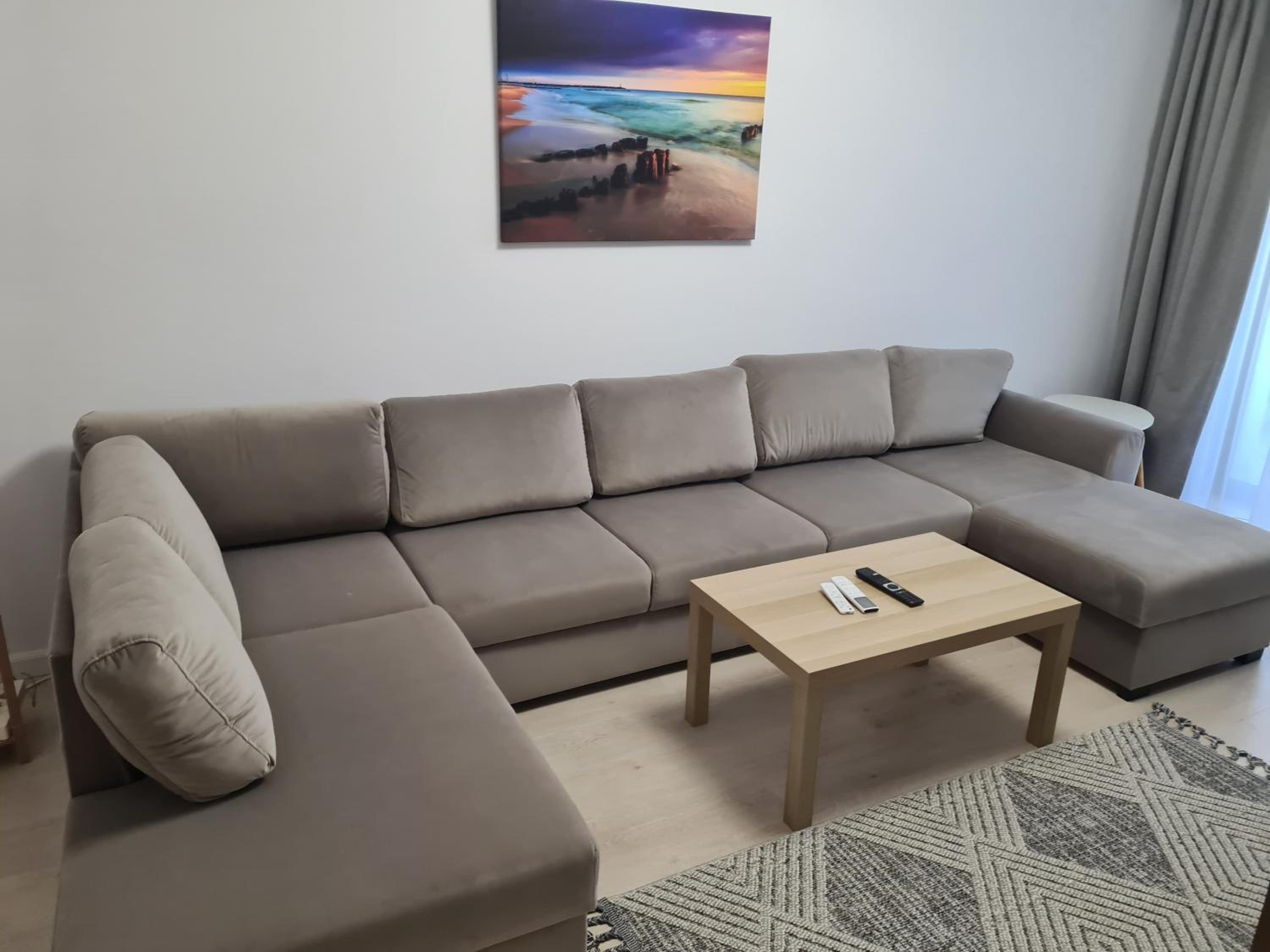 One-Bedroom Apartment - Photo 1