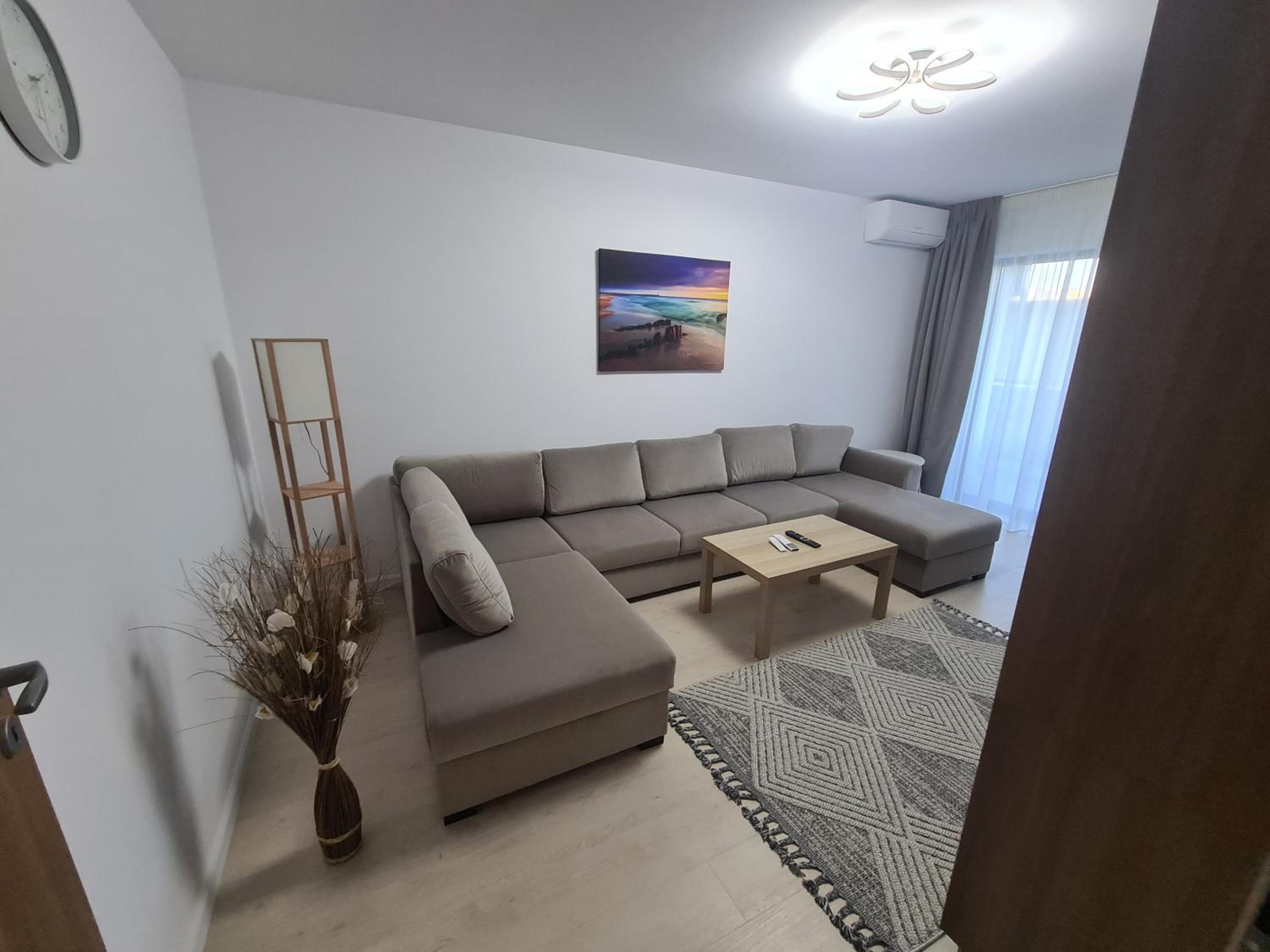 One-Bedroom Apartment - Photo 3