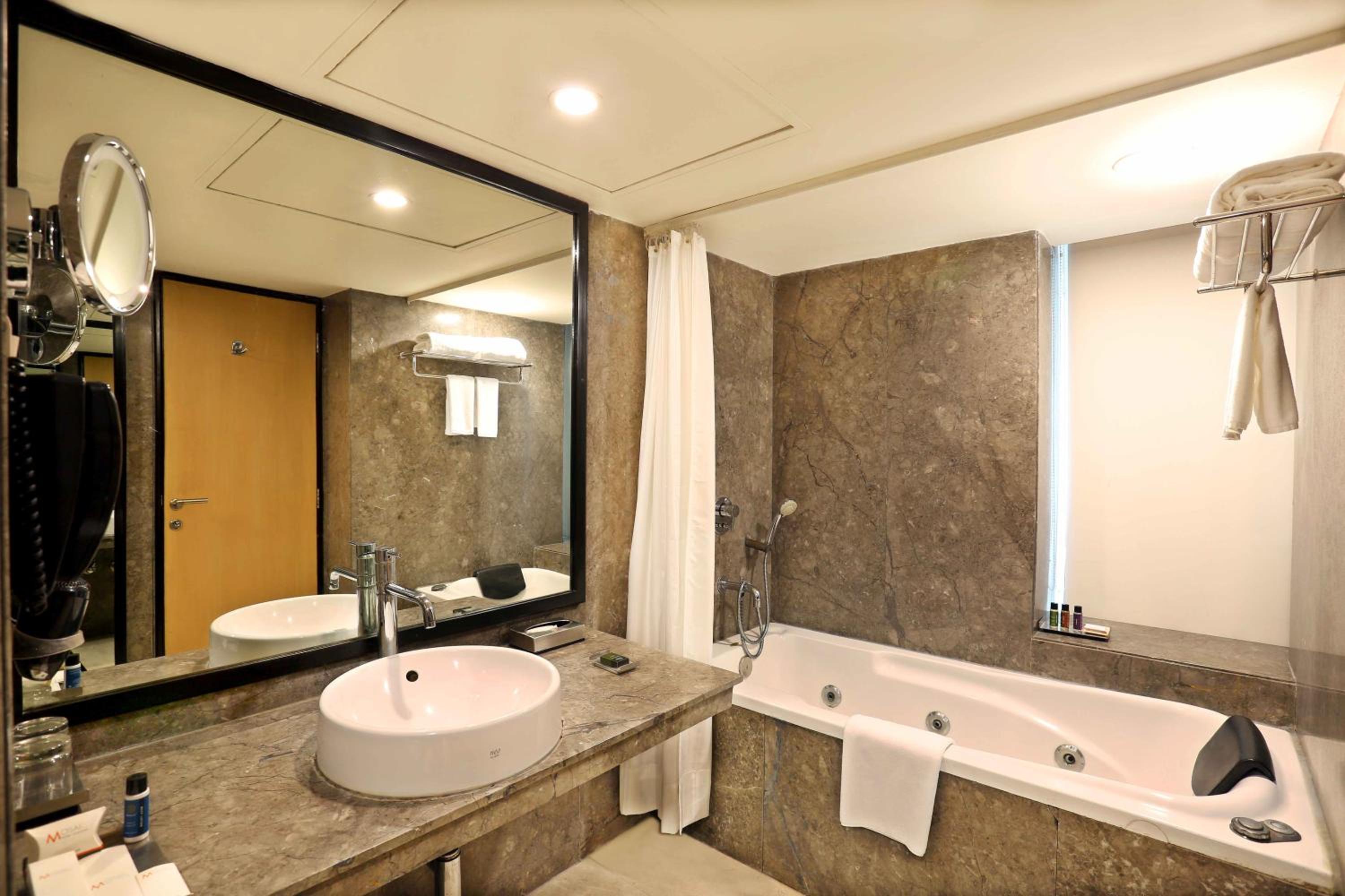 Suite - Photo 6