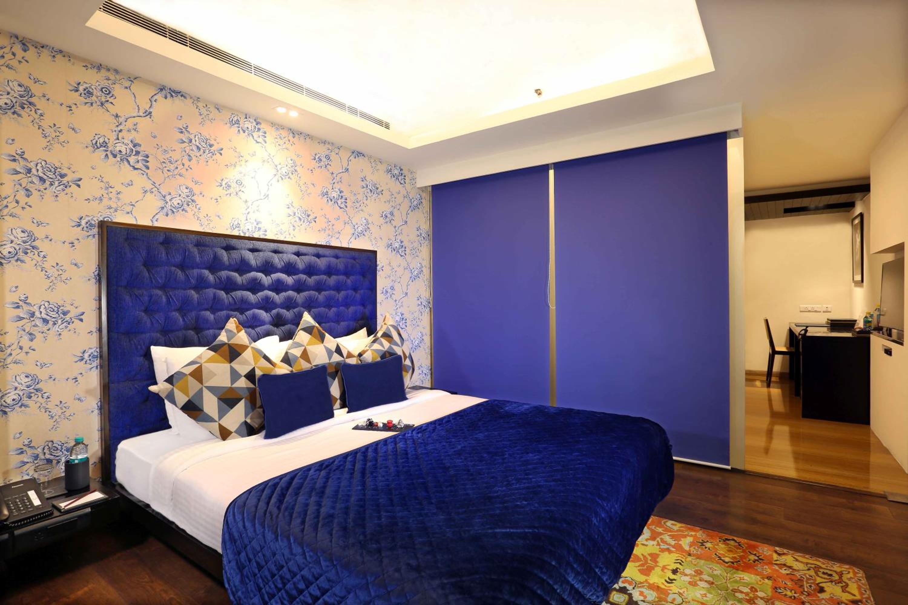 Suite - Photo 9