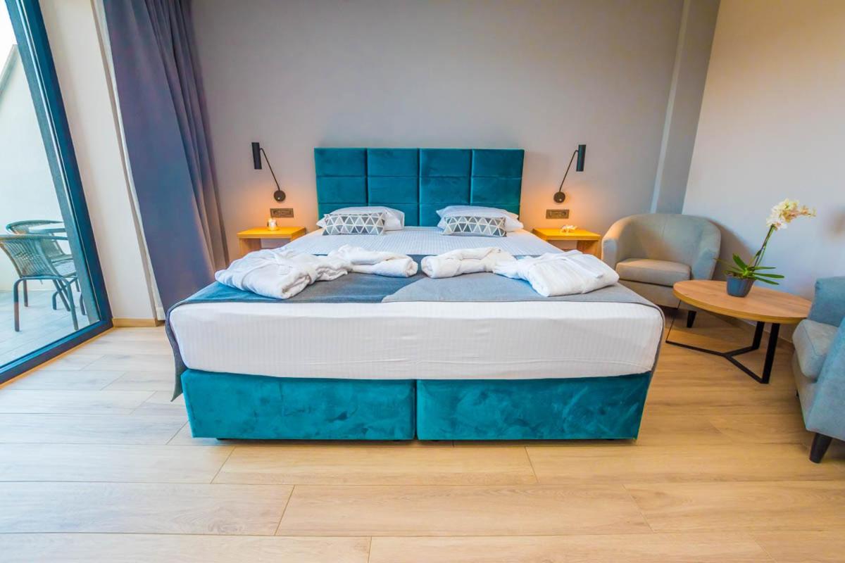 Double or Twin Room with Balcony photo 2