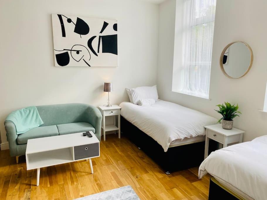 Studio Apartment photo 1