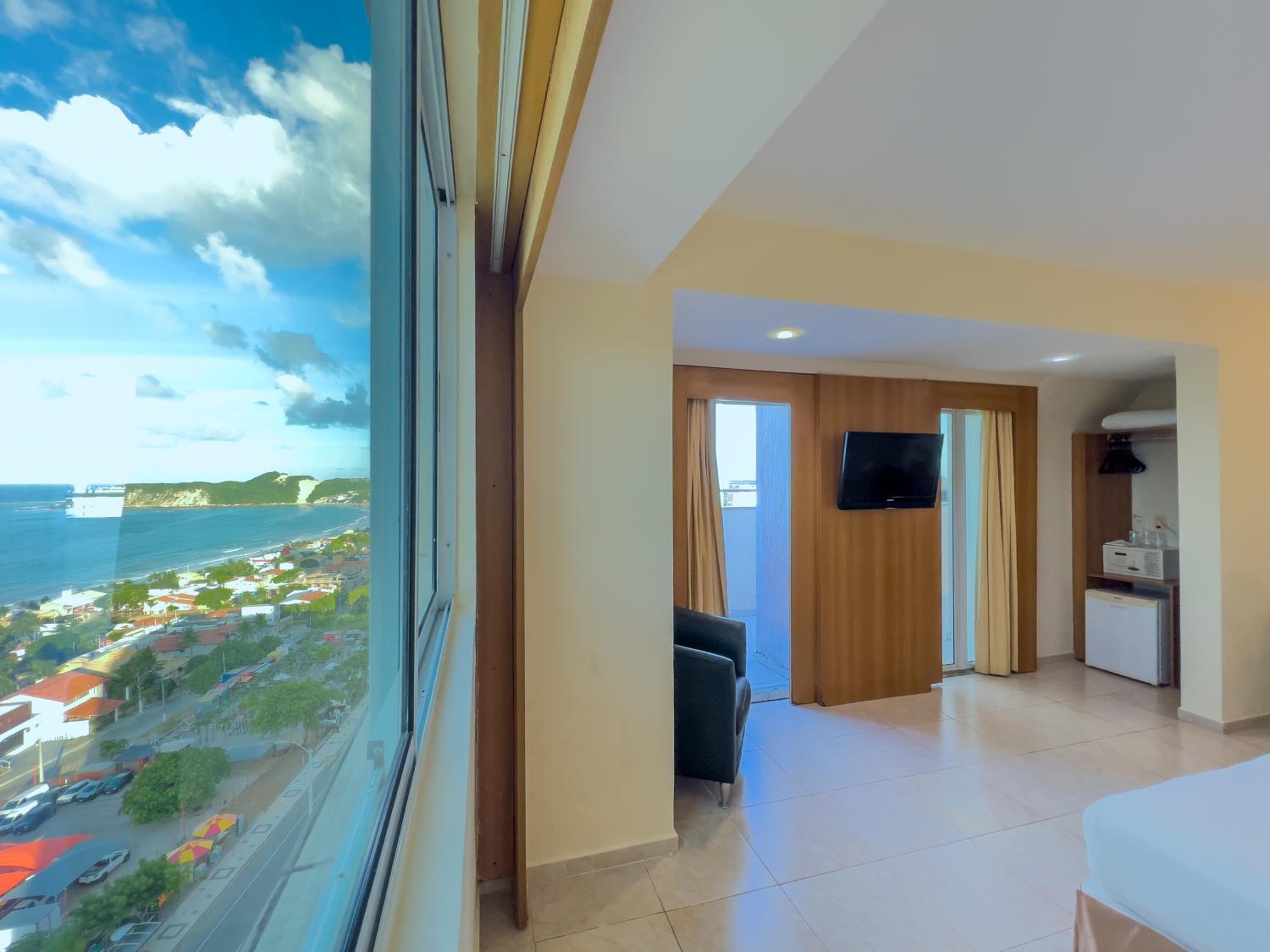 Deluxe Room with Sea View and Balcony photo 3