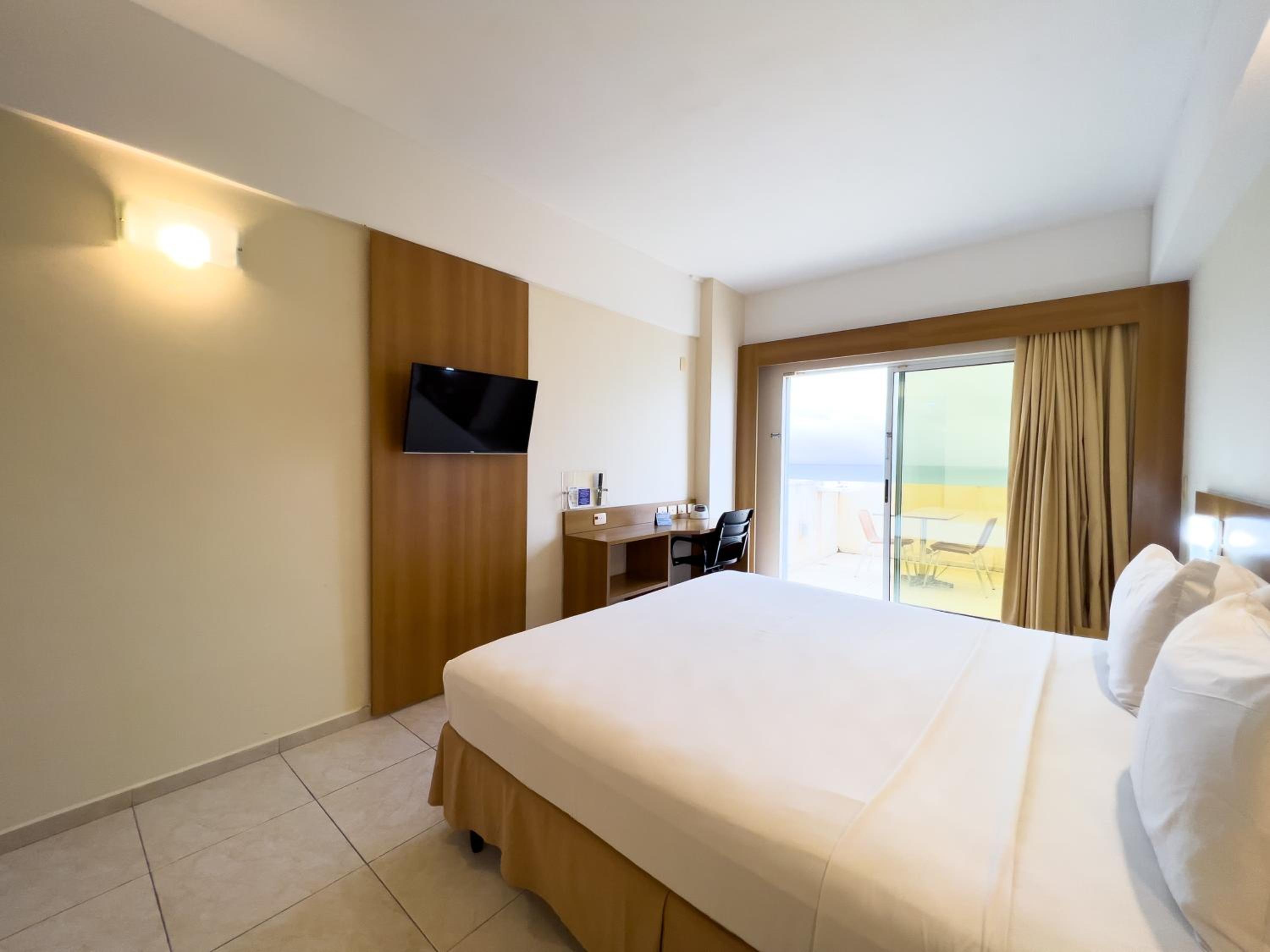 Deluxe Room with Sea View and Balcony photo 1