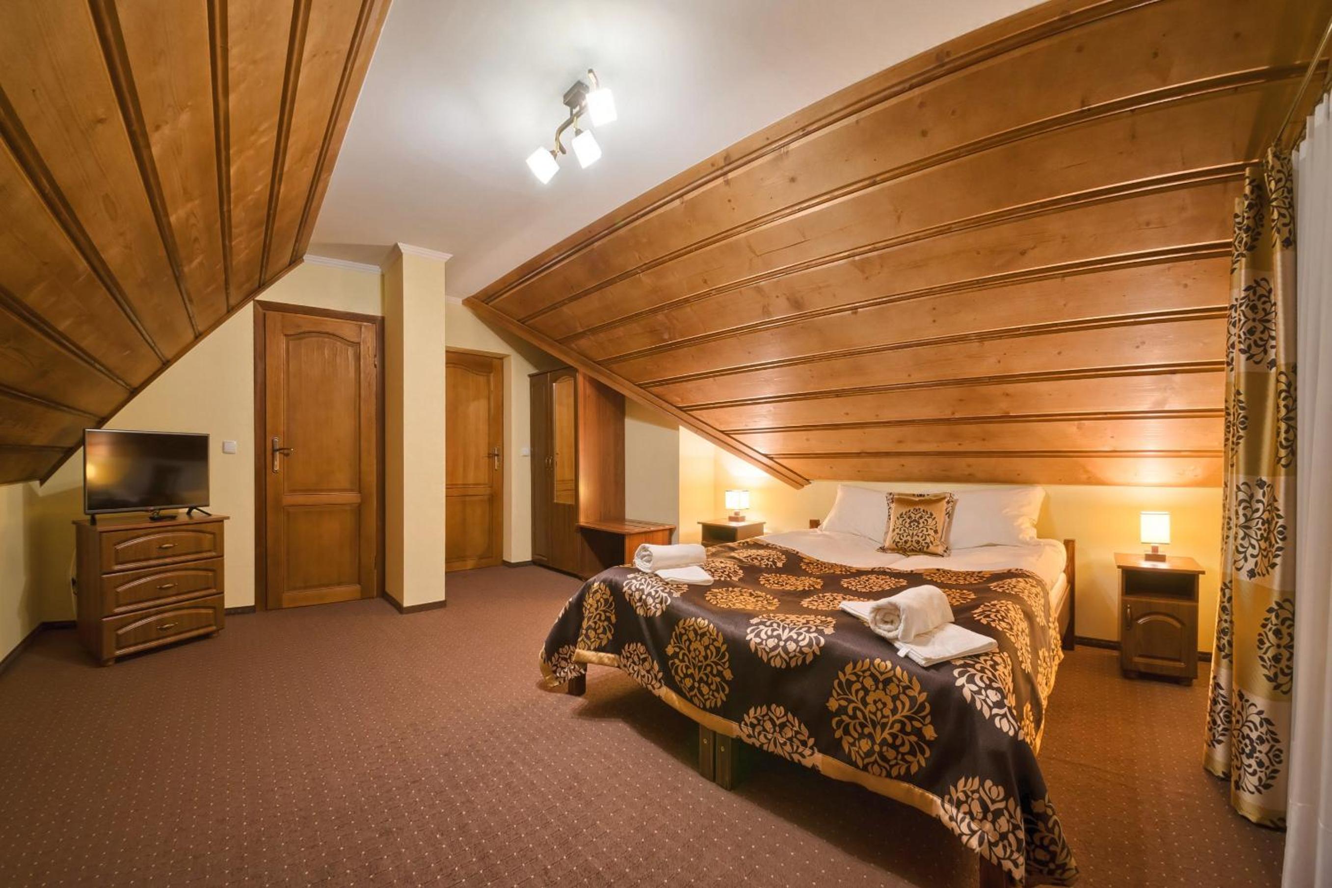Double or Twin Room - Photo 10