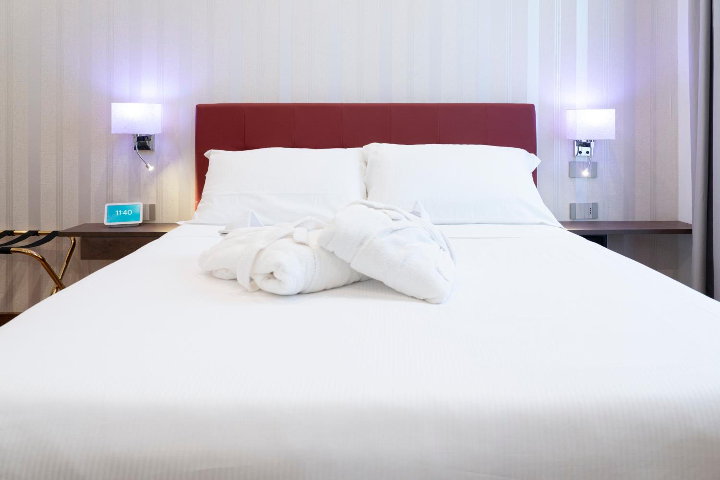 Deluxe Double Room (2 Adults + 1 Child)