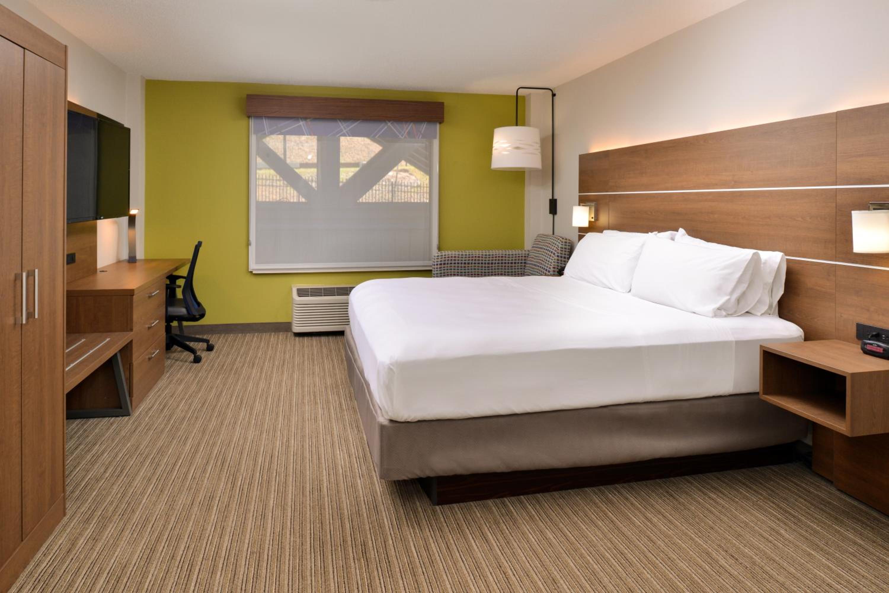 Standard King Room photo 1