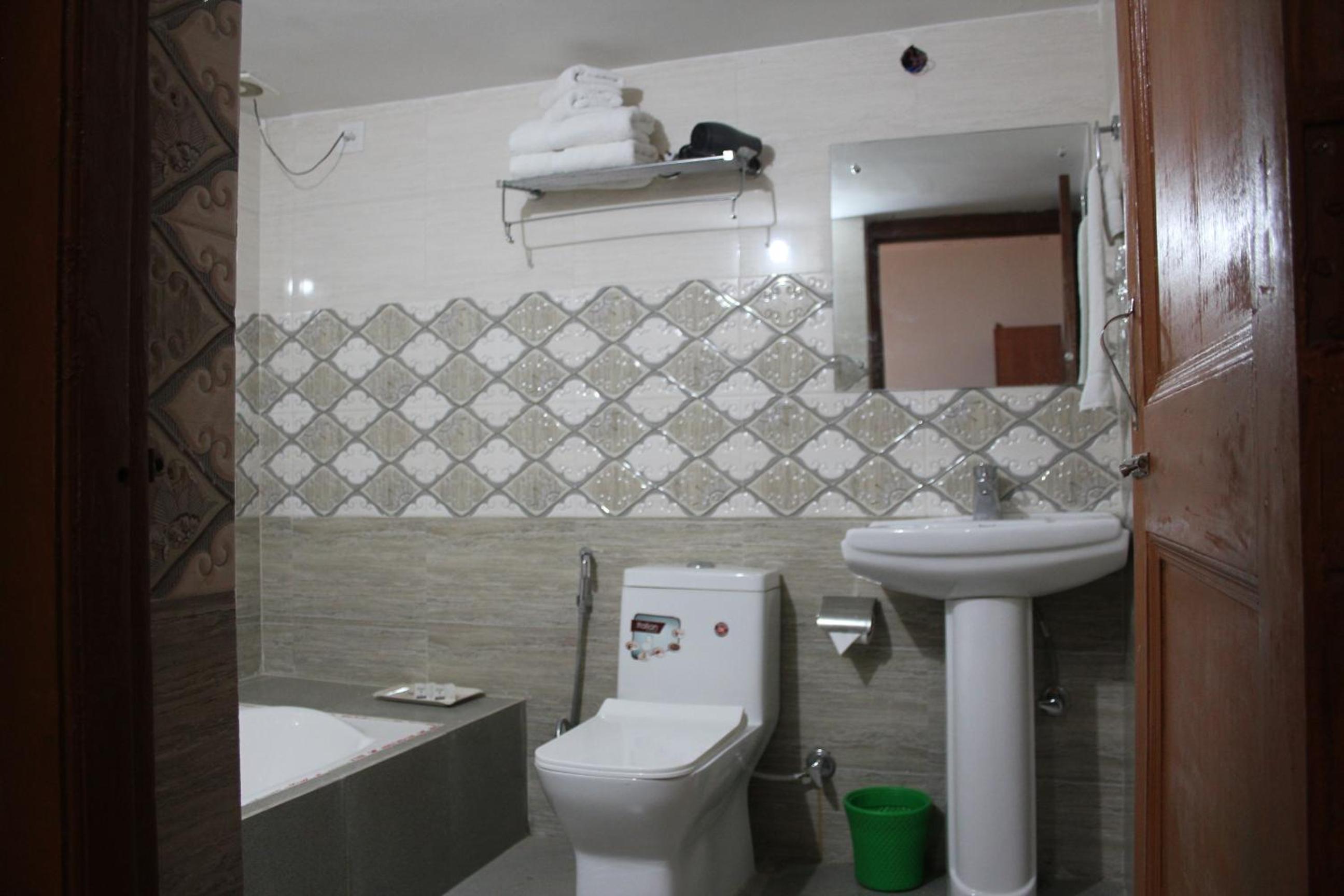 Deluxe Double or Twin Room with Garden View - Photo 10
