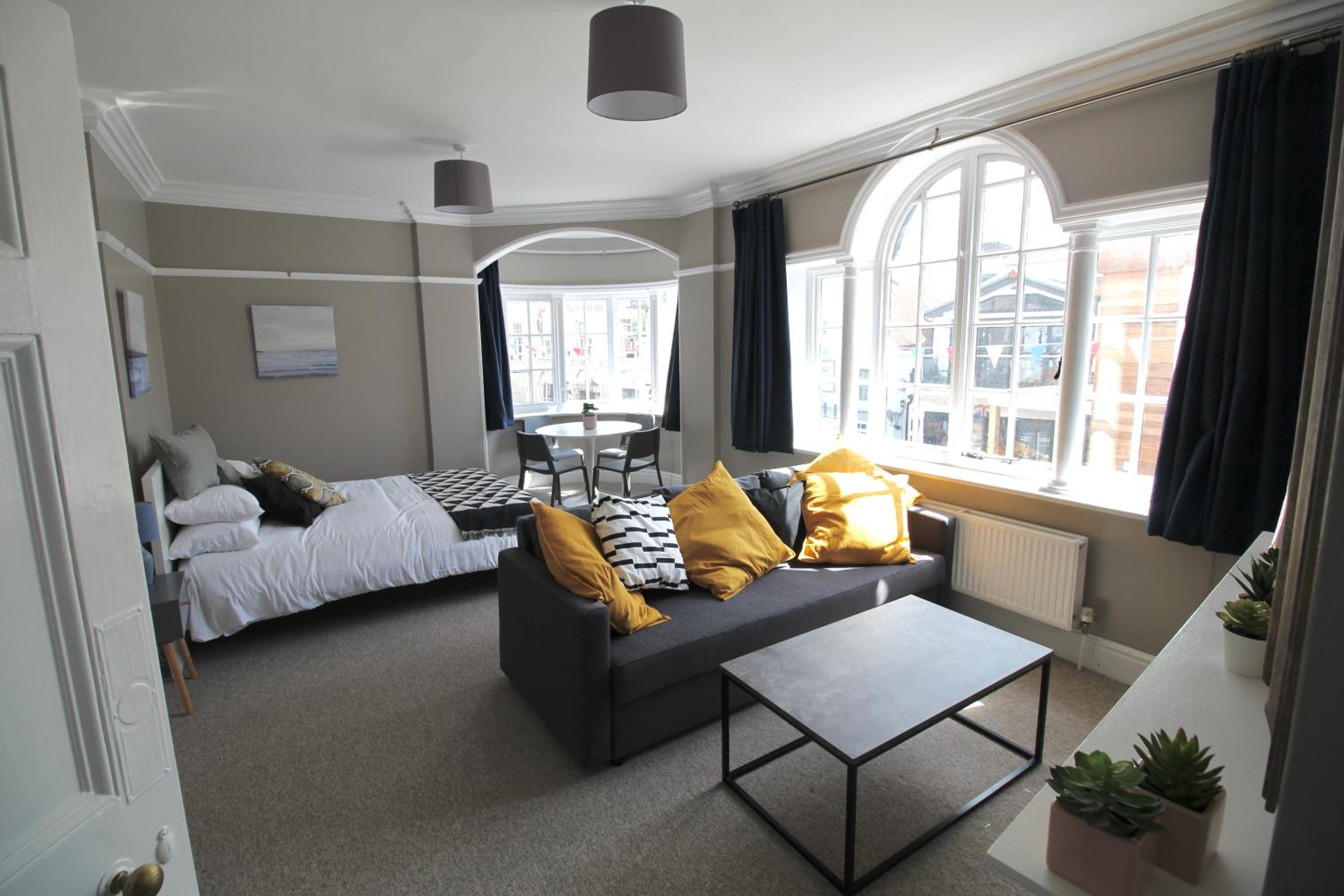 One-Bedroom Apartment - Photo 1