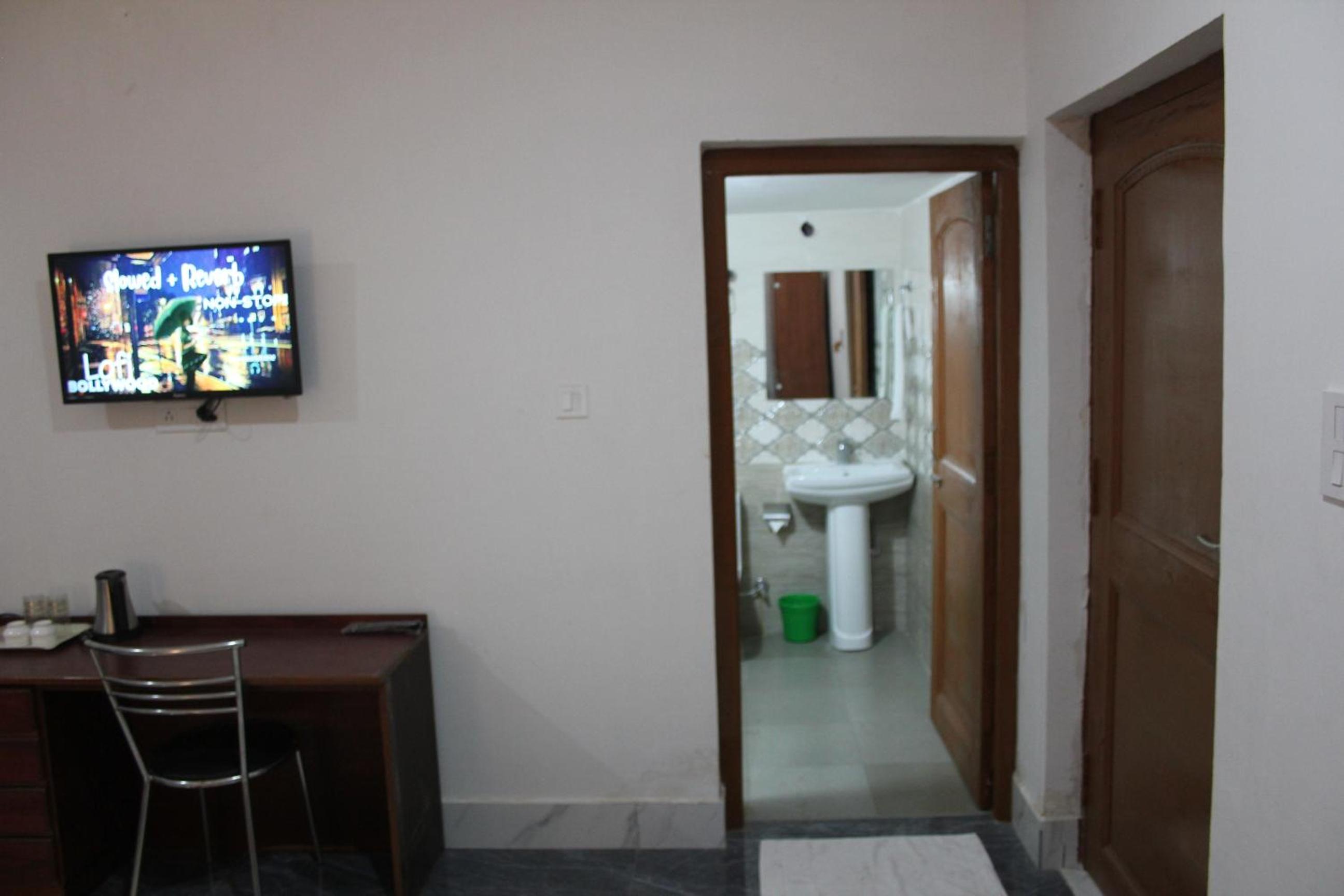 Deluxe Single Room - Photo 20