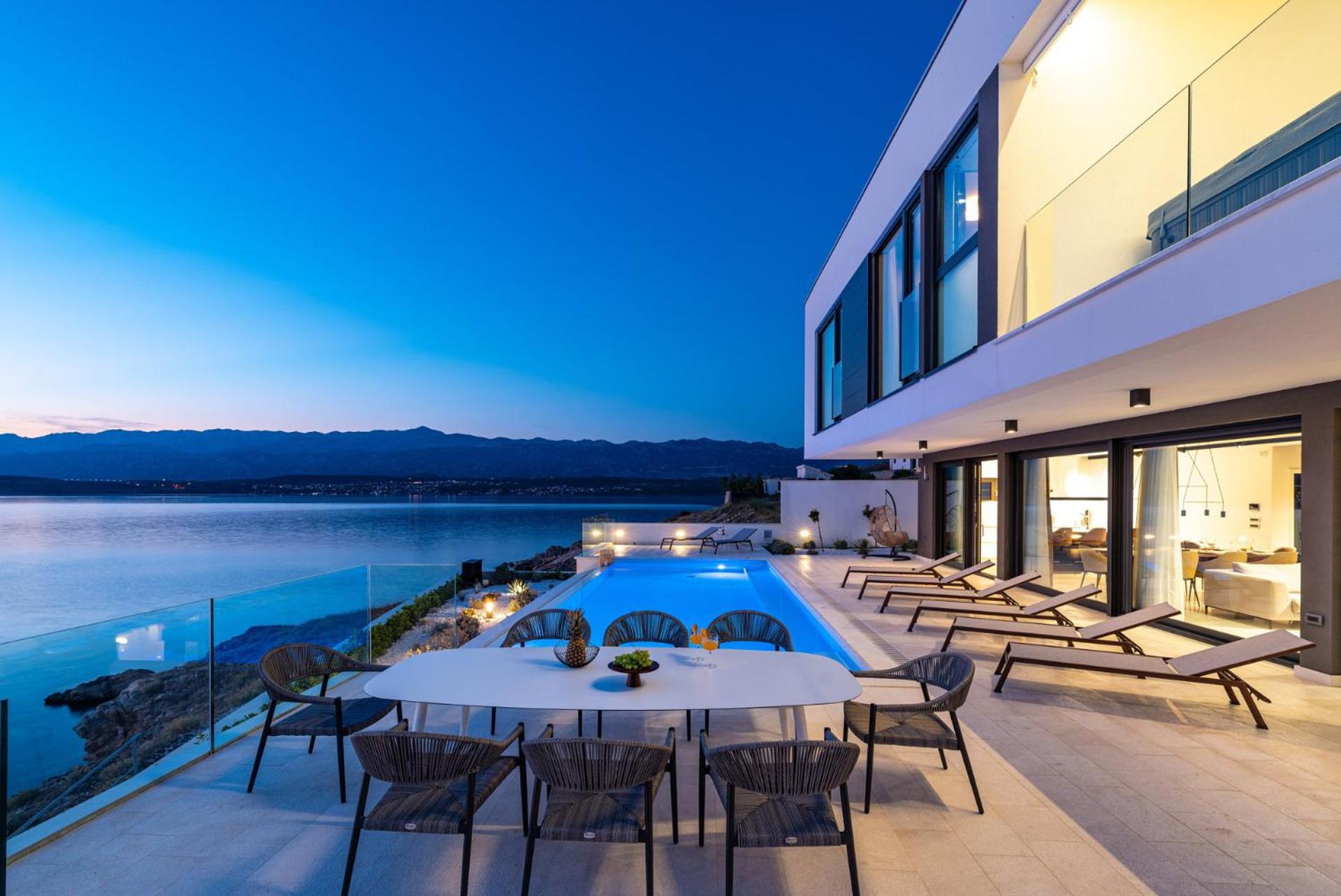 Villa photo 2
