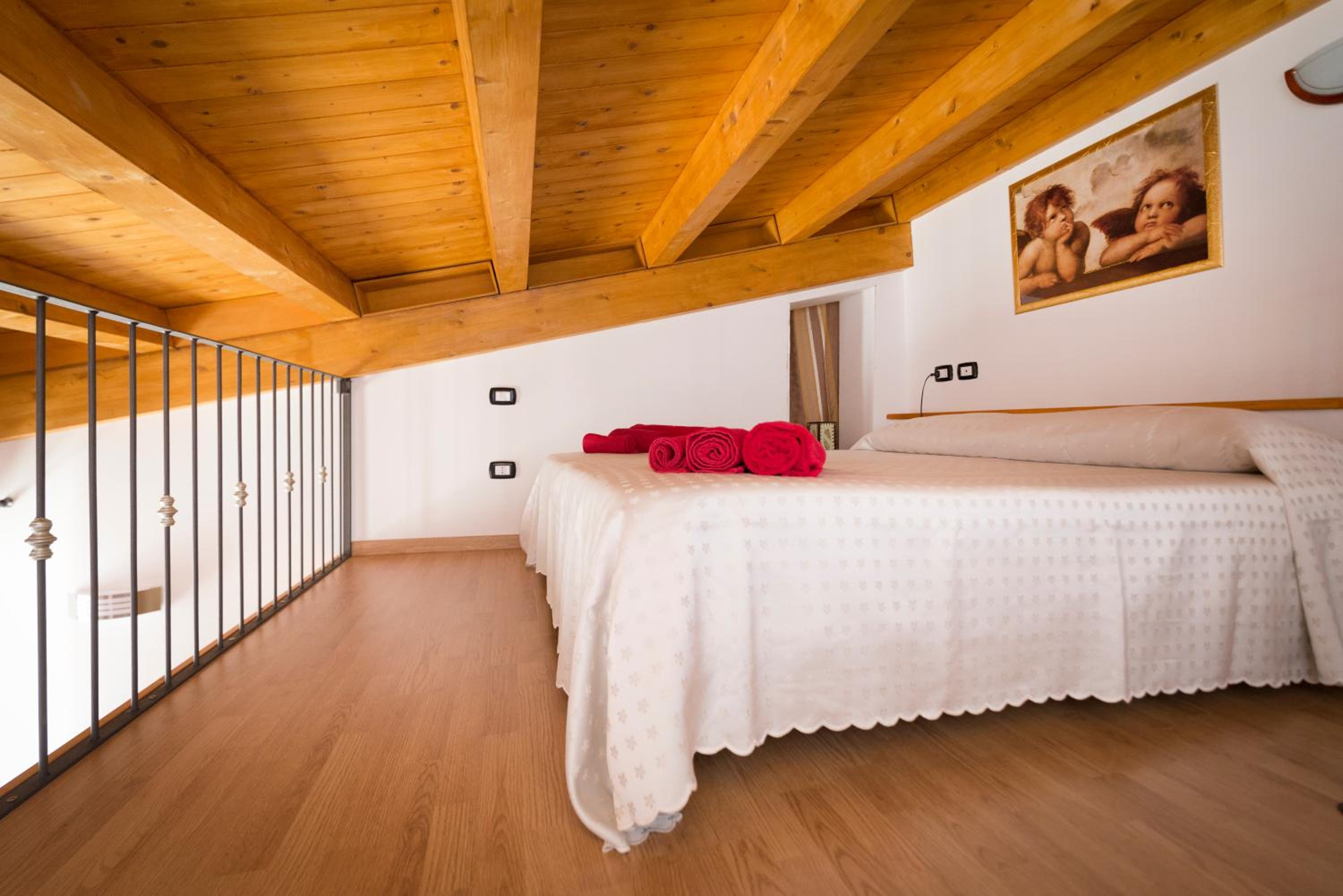 Studio Apartment - Photo 11