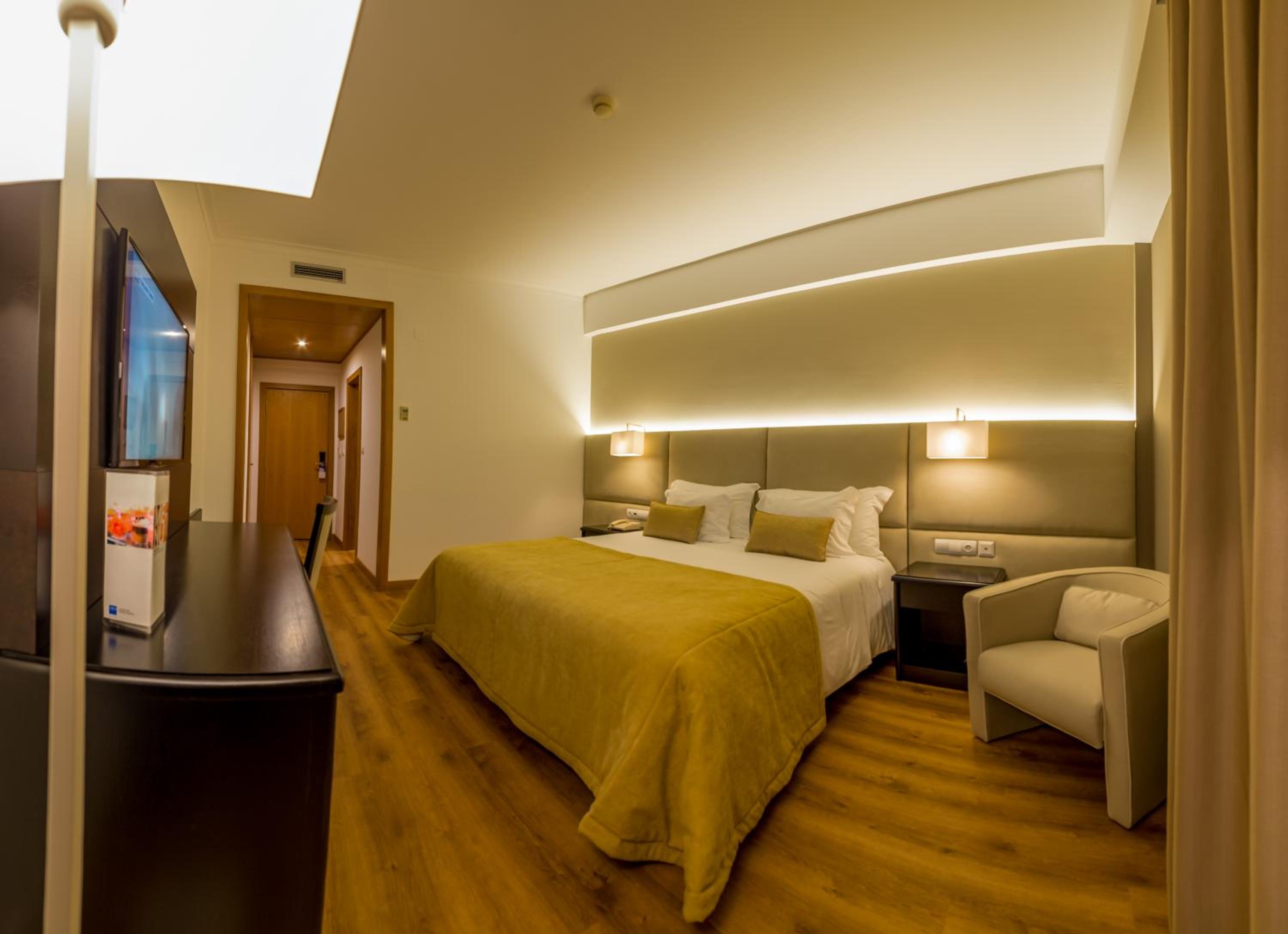 Standard Room with Double Bed - Photo 1