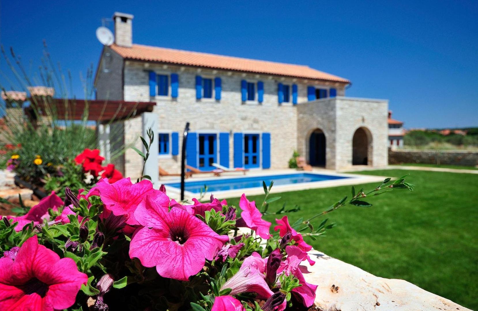 Villa with Private Pool photo 3