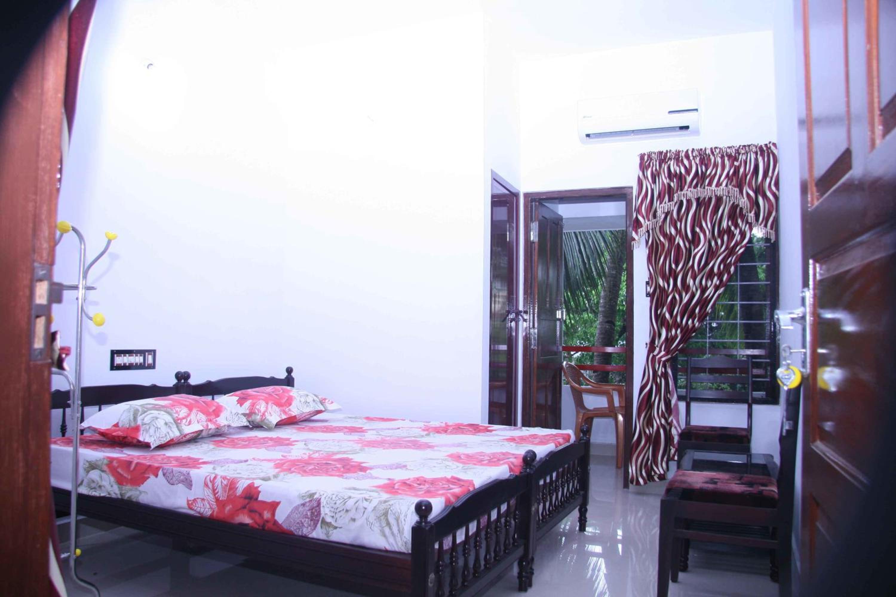 Deluxe Double Room with Balcony photo 1