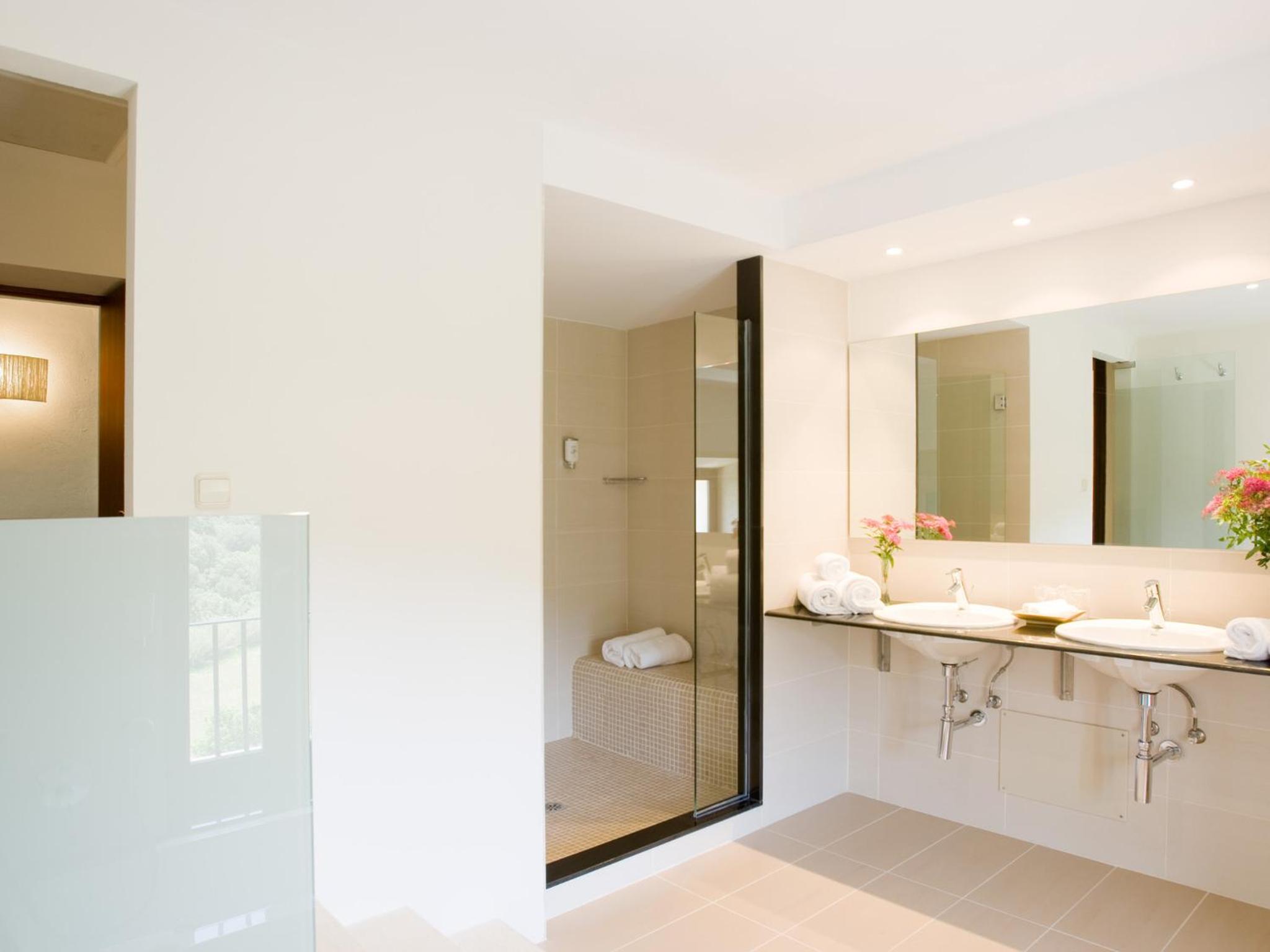 Suite - Photo 6