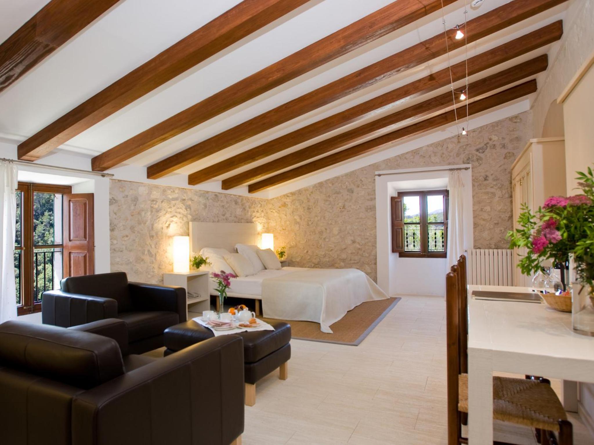 Suite - Photo 1