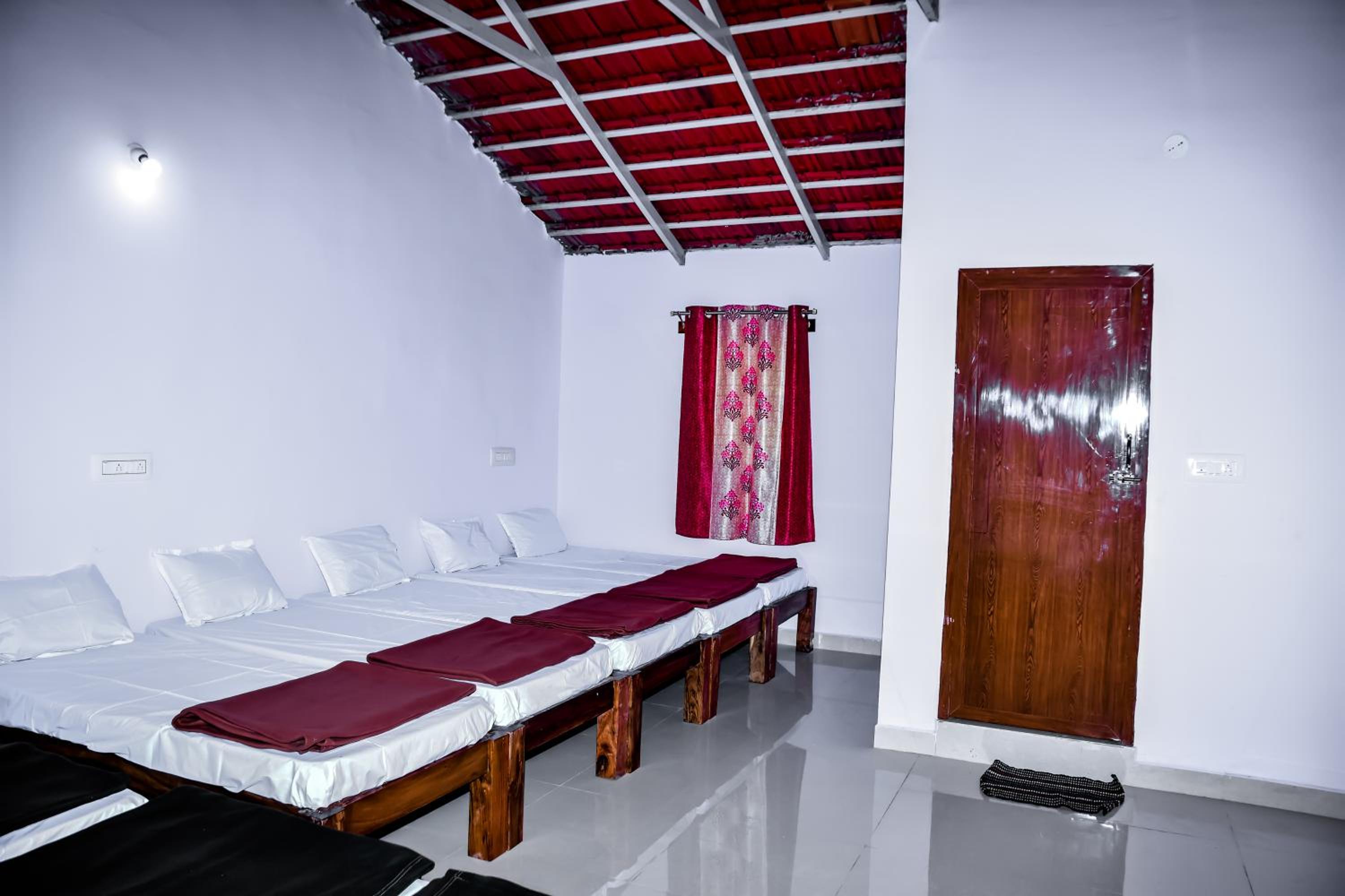 Mixed Dormitory Room photo 2
