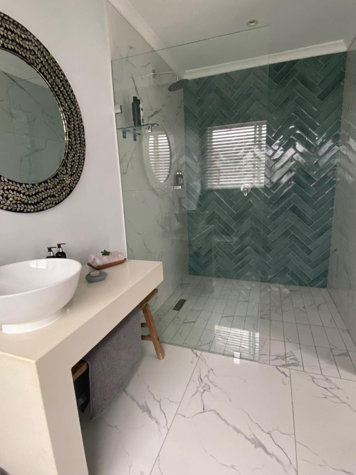 Double Room with Sea View - Photo 19