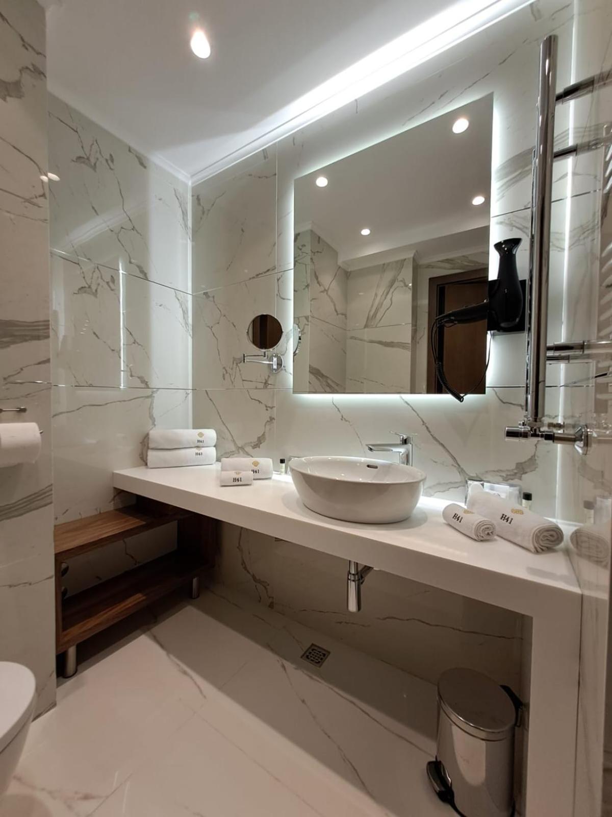 Deluxe Junior Suite - Photo 5