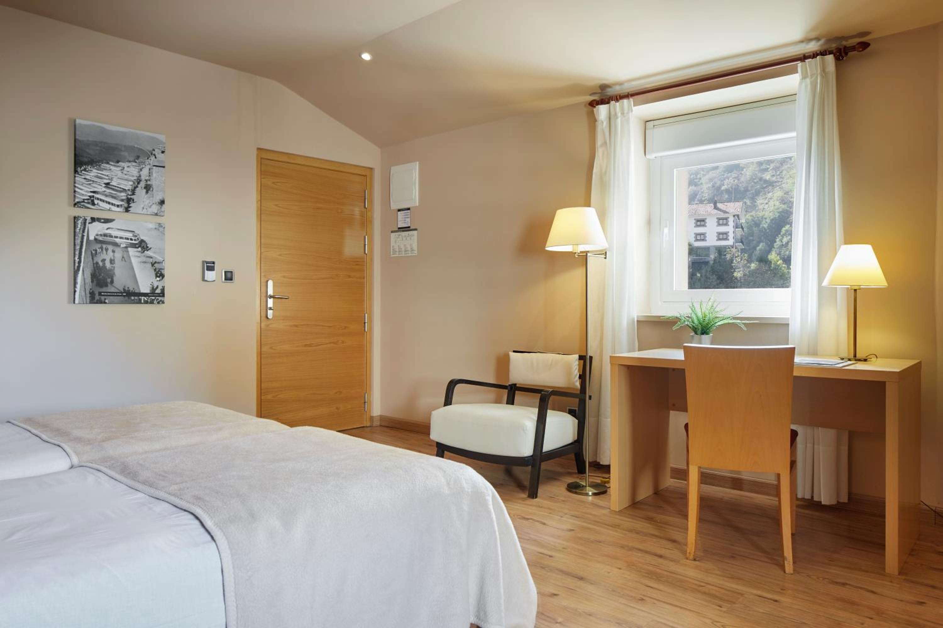 Basic Triple Room photo 3