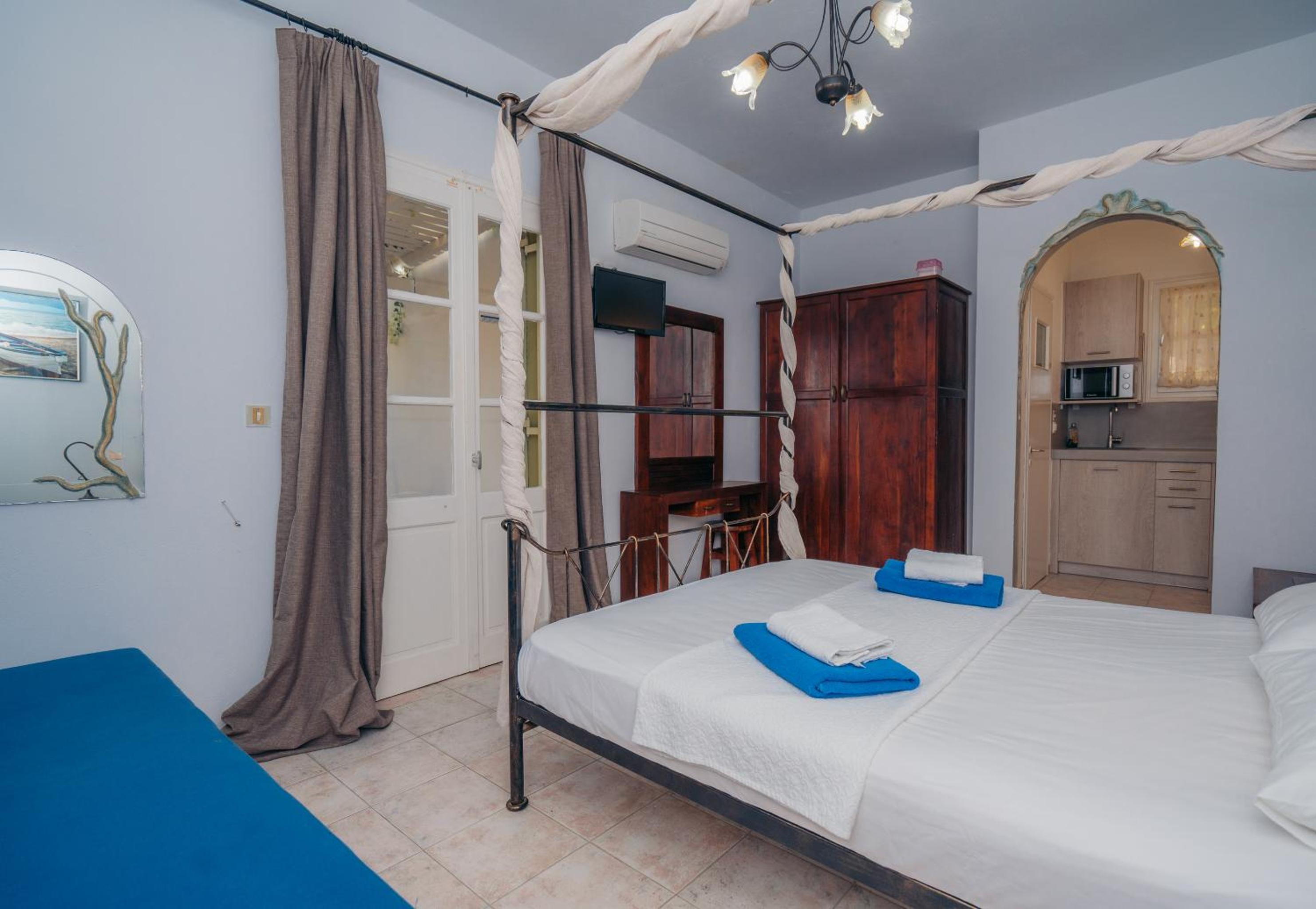 Studio Apartment