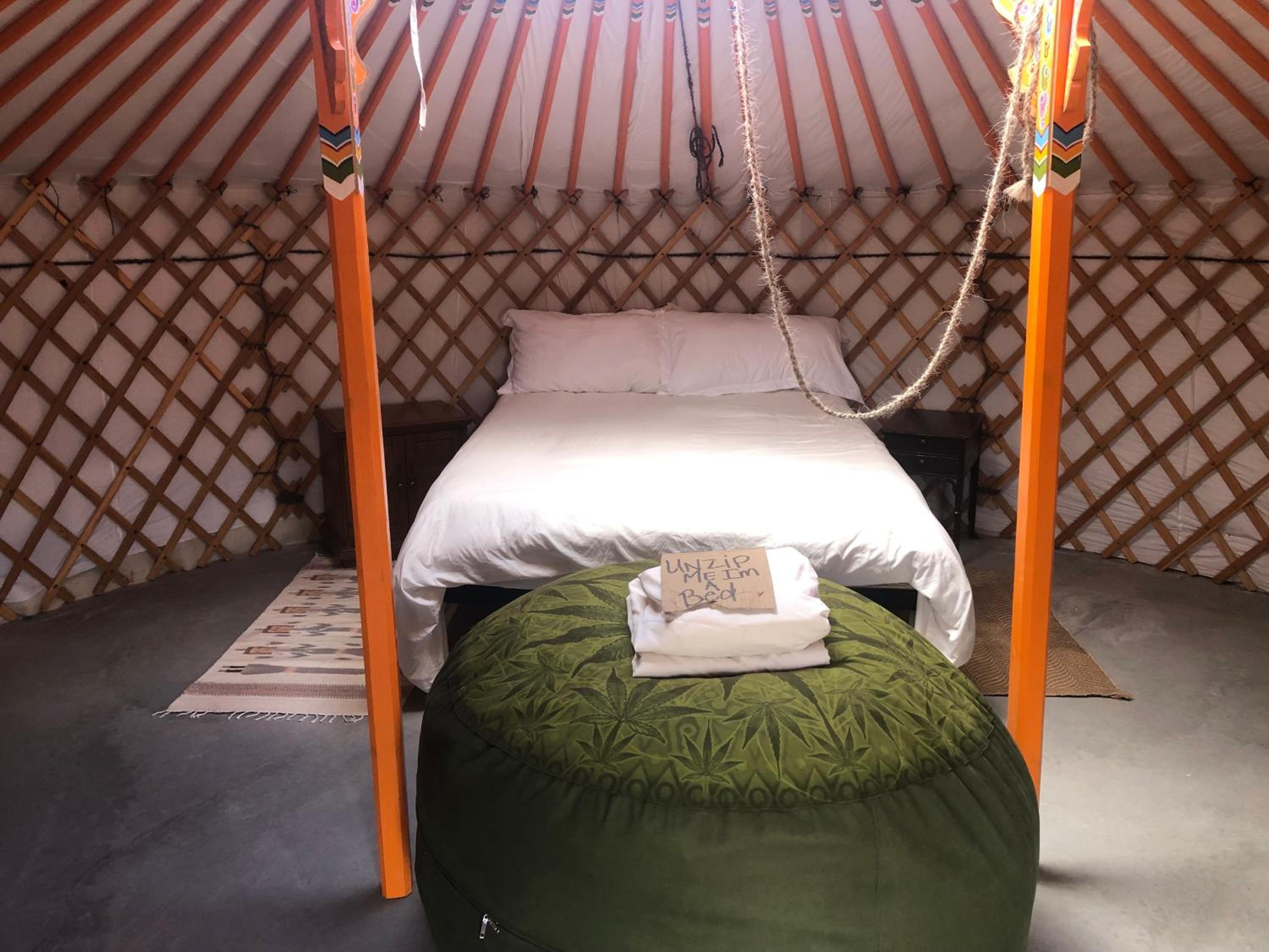 Deluxe Tent with Mountain View No.6 - Photo 6