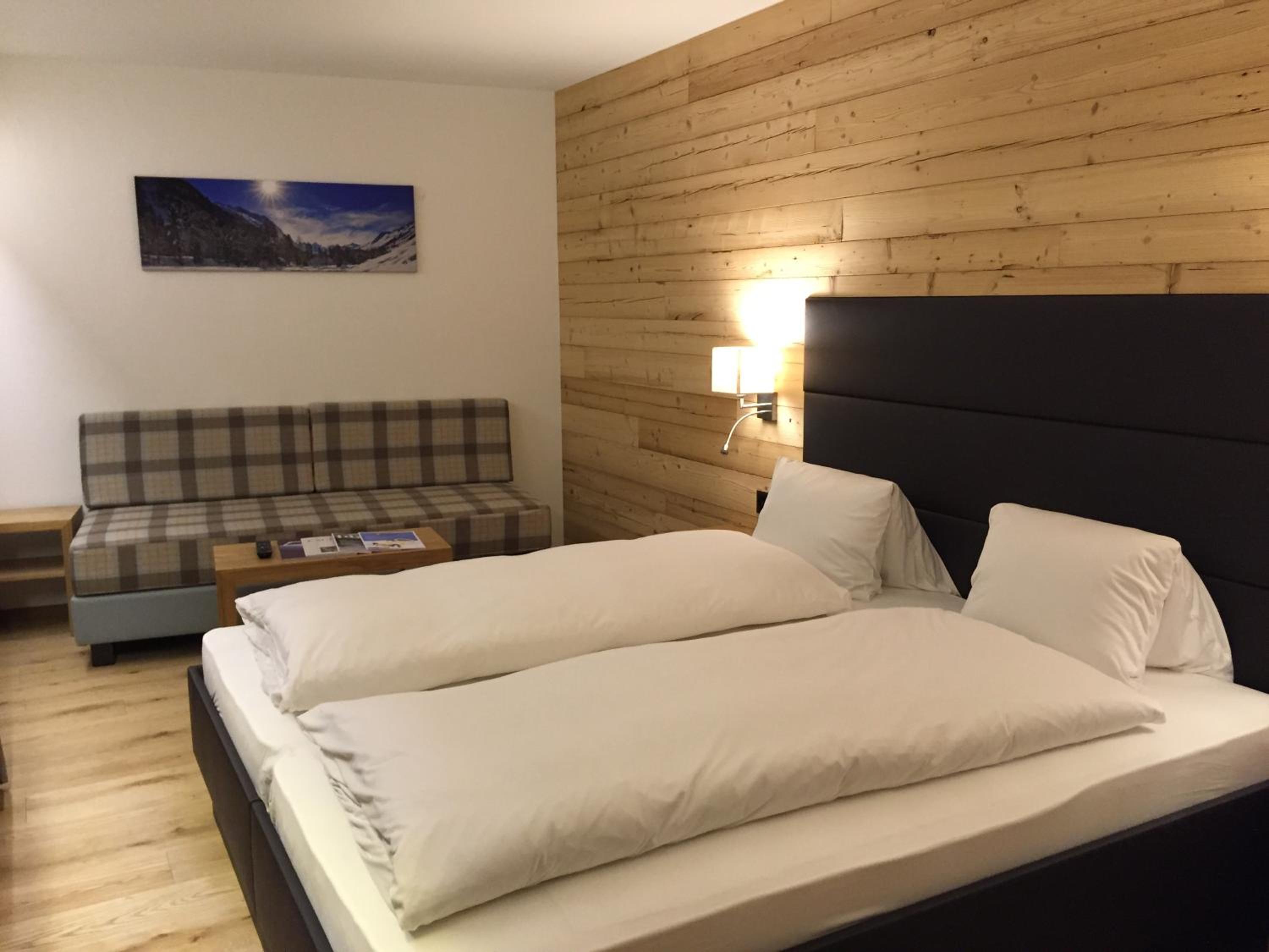Double Room with Extra Bed photo 1