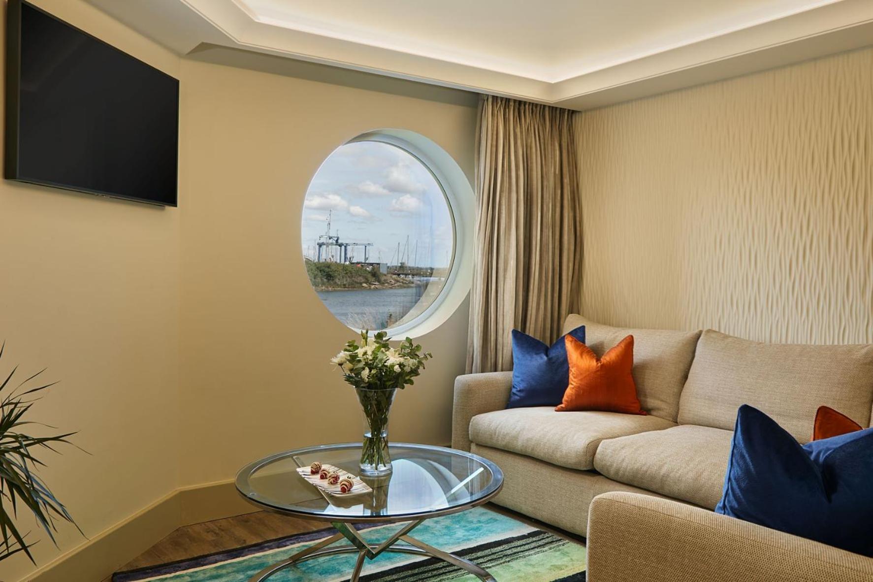 Deluxe Suite - Photo 5