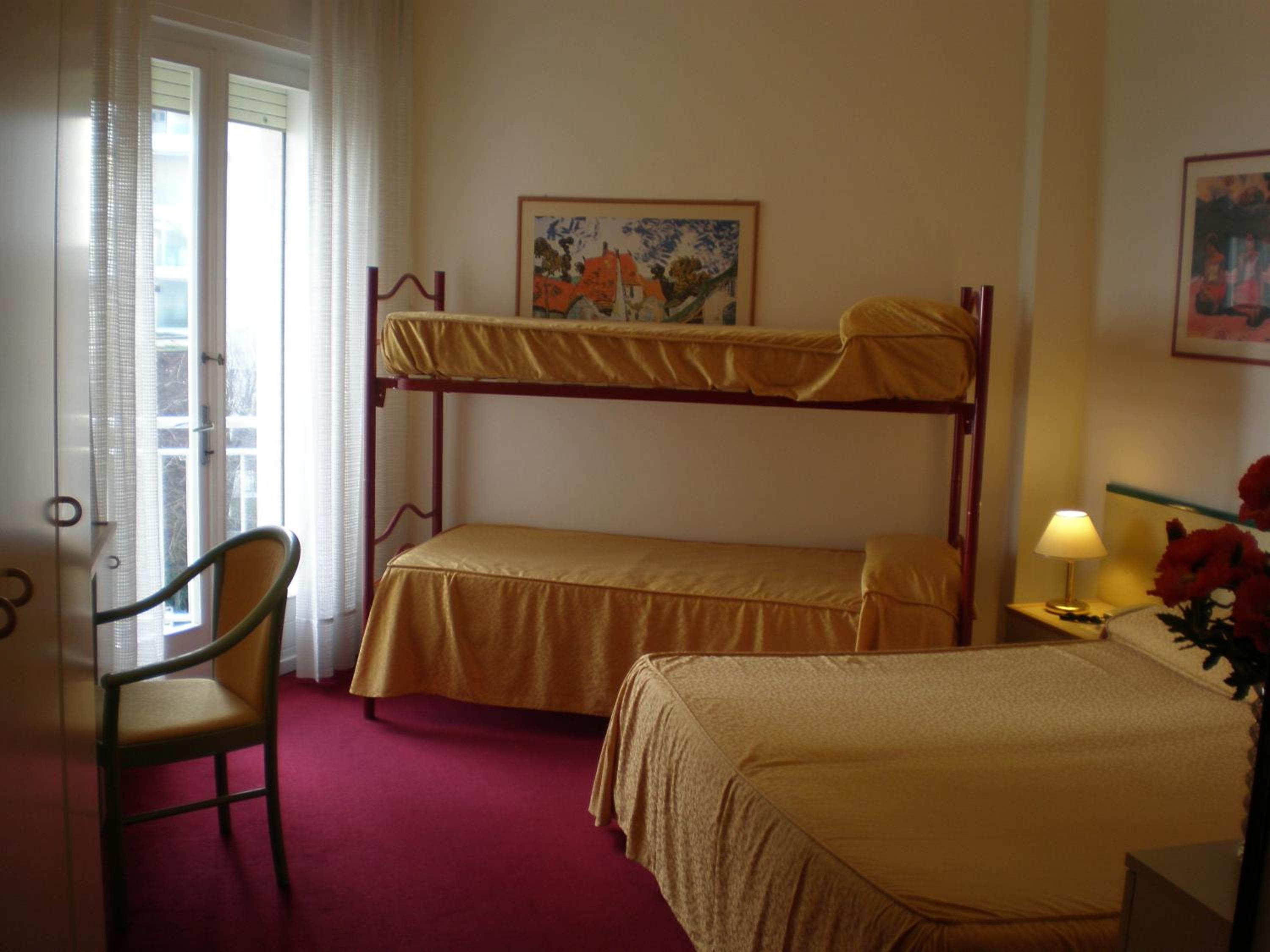 Quadruple Room with Lateral Sea View photo 1