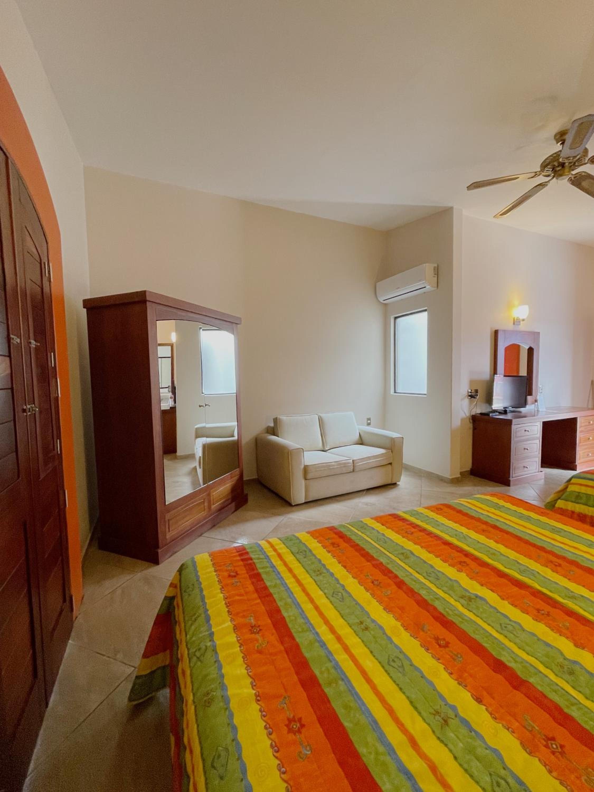 Deluxe Double Room with Balcony photo 1