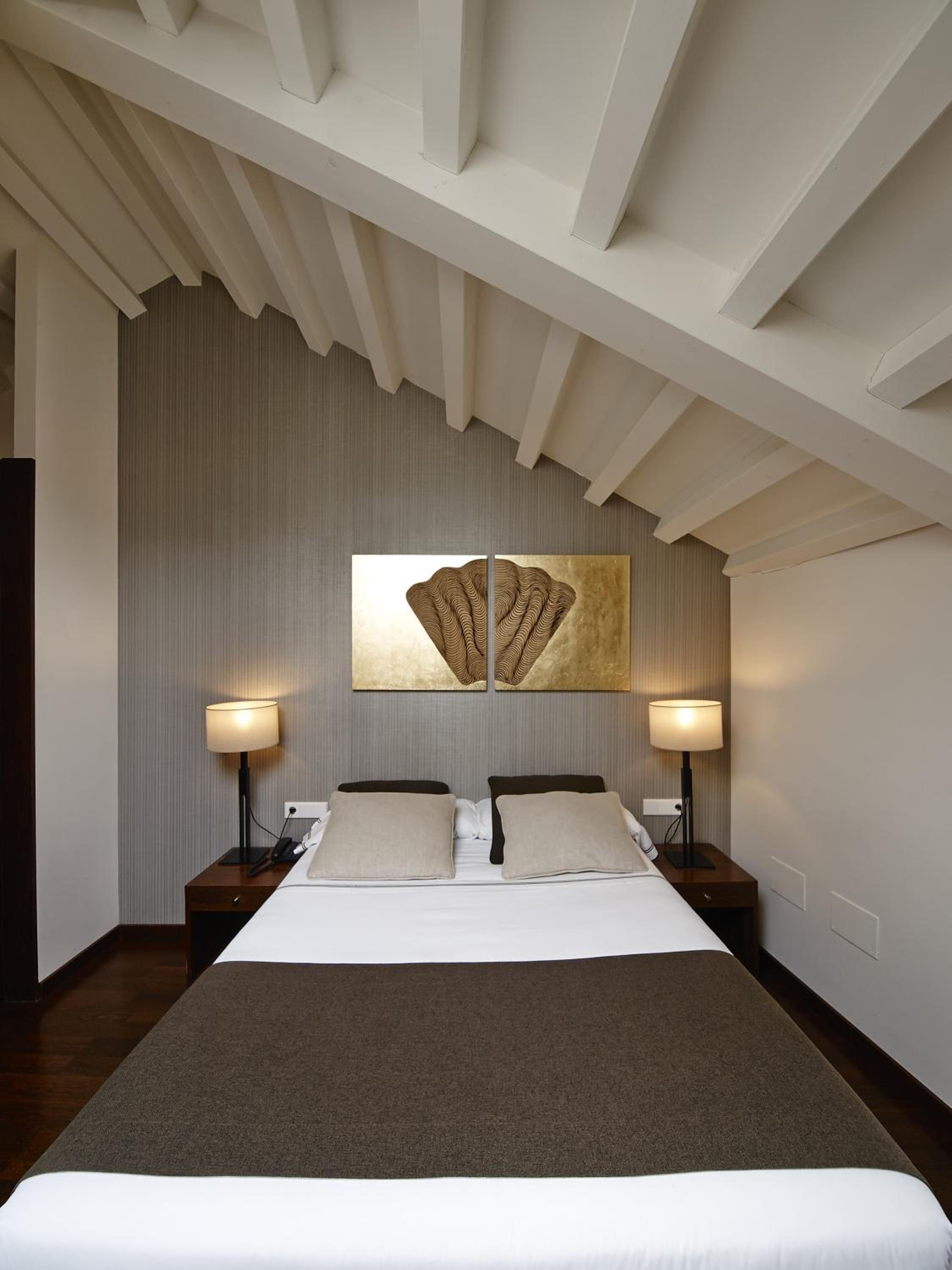 Standard Double Room - Photo 2