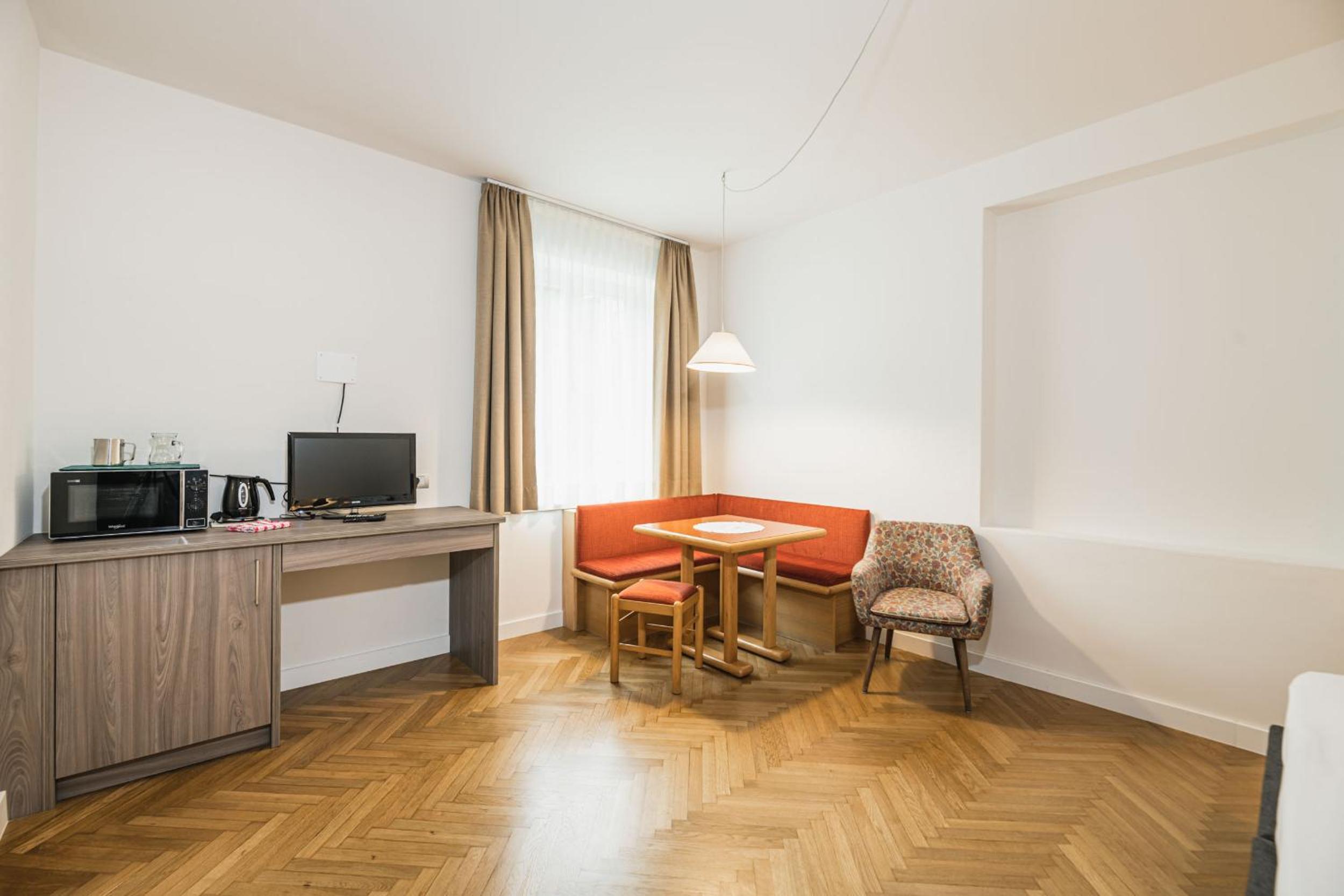 Double Room (No Kitchen) photo 2