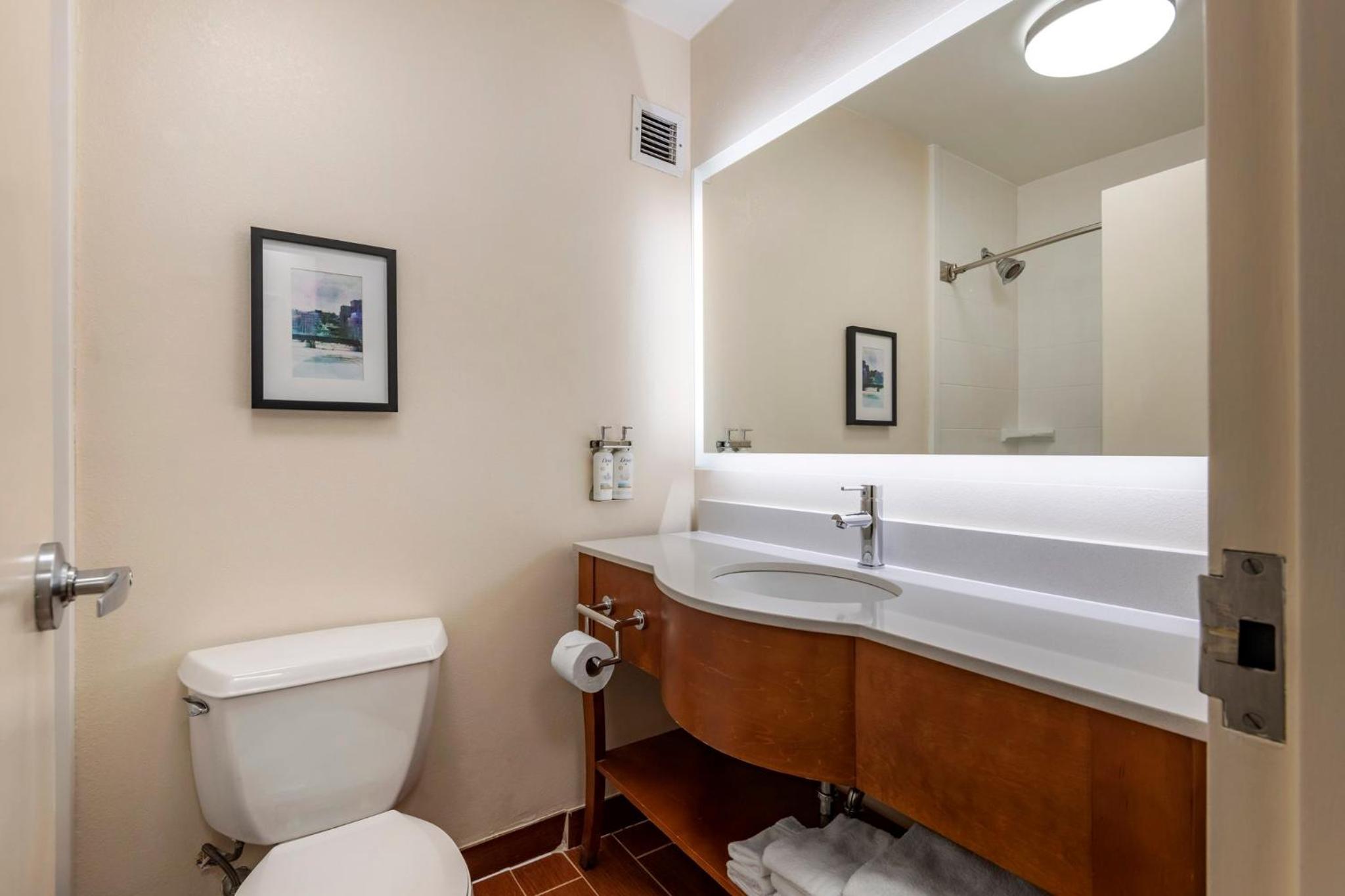 Standard King Room - Photo 3