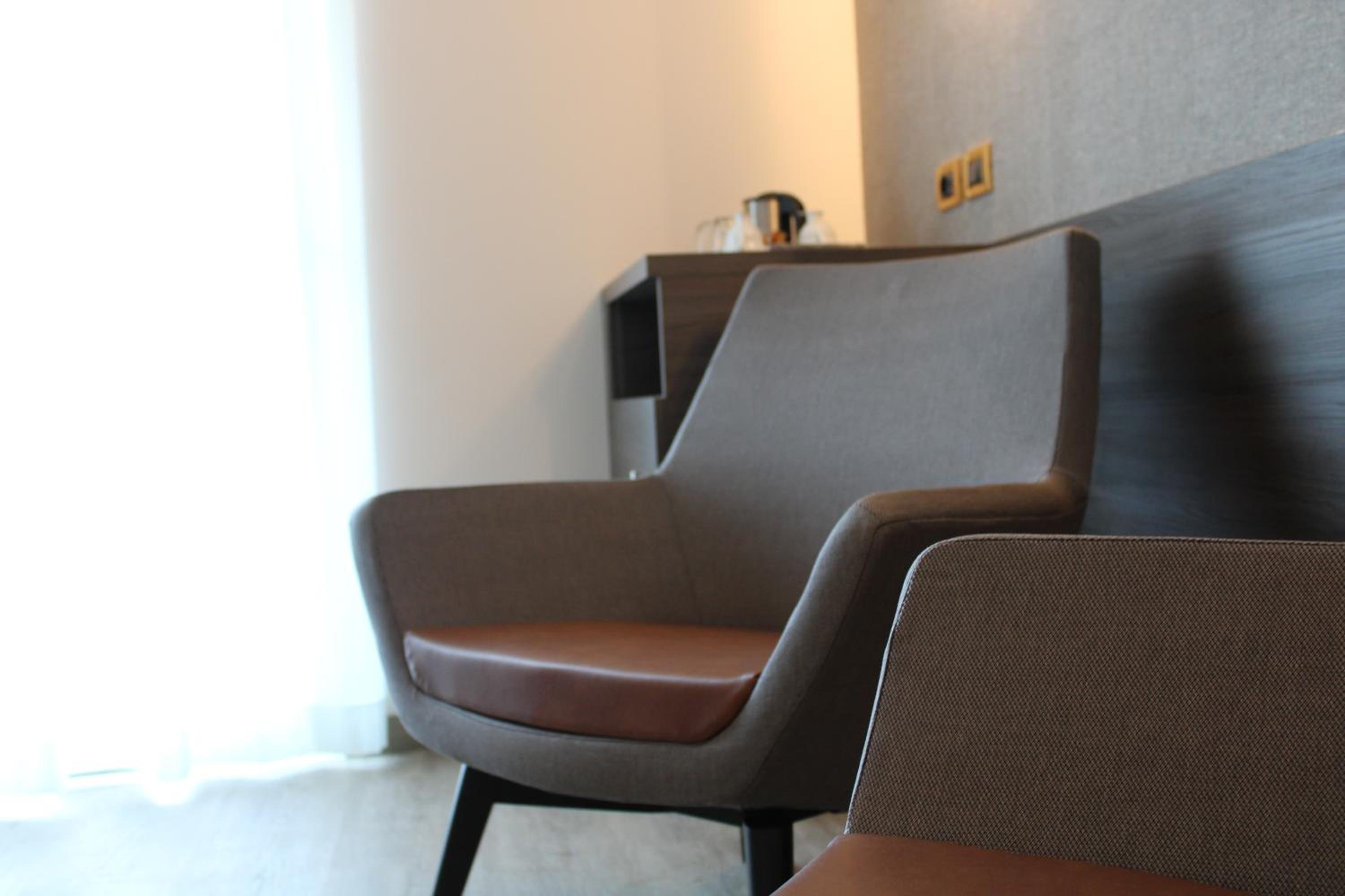 Executive Room - Photo 8