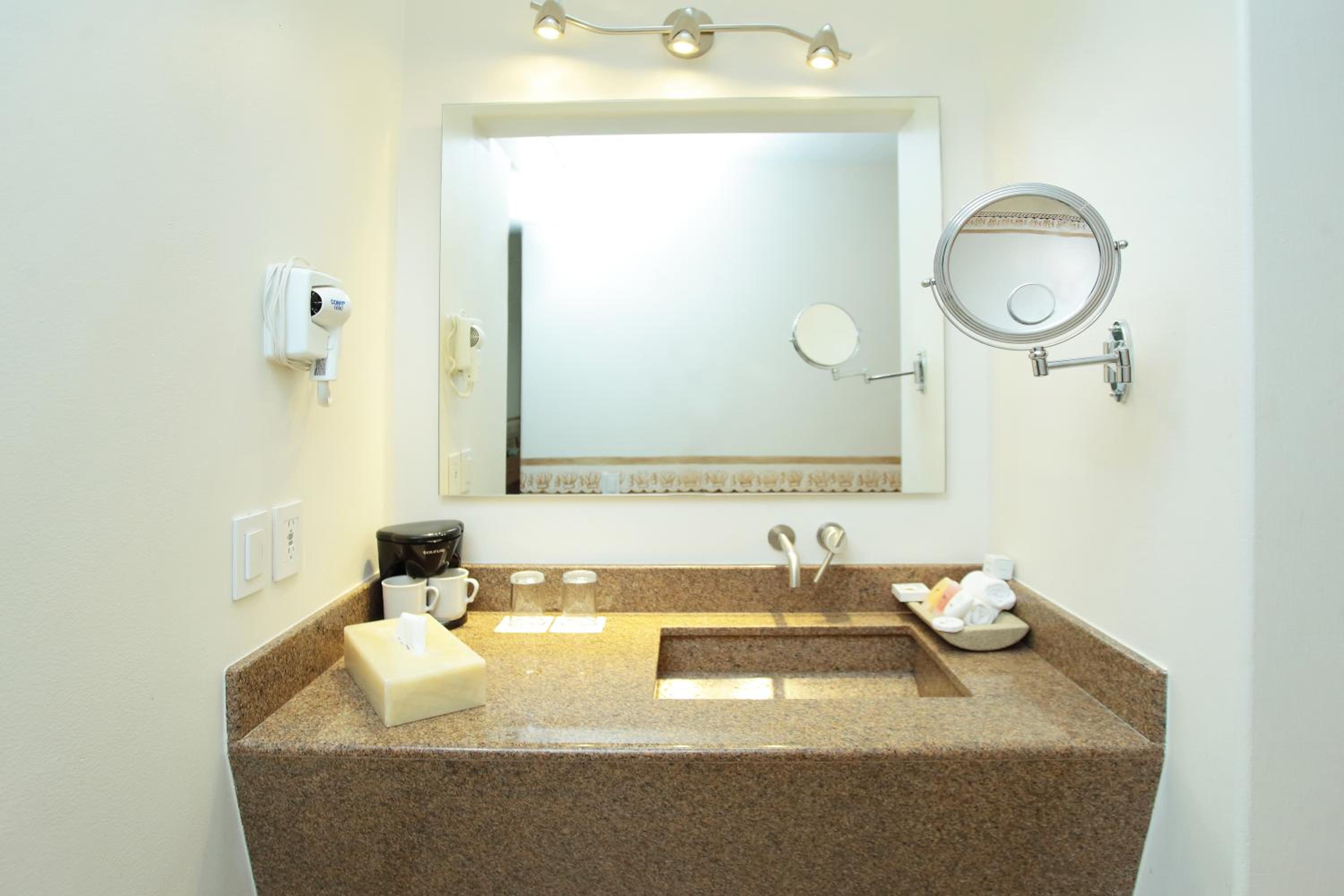 King Suite with Terrace - Photo 5