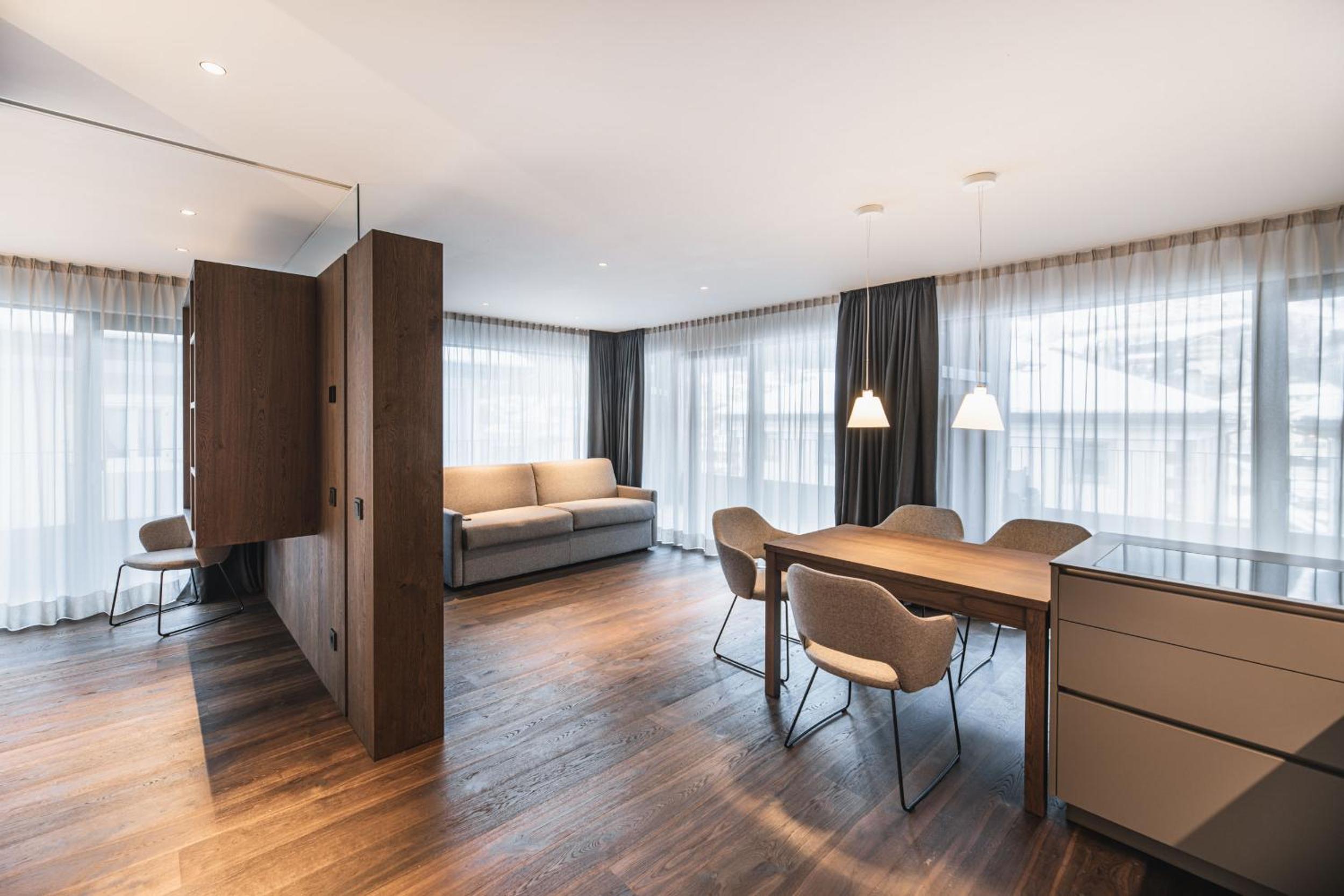 Two-Bedroom Apartment (4-6 Adults)