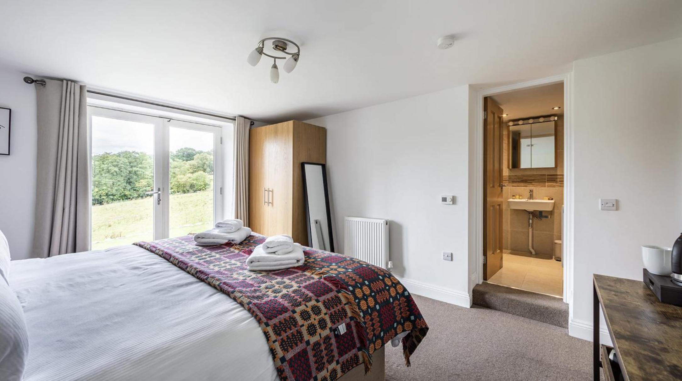 One-Bedroom House photo 1